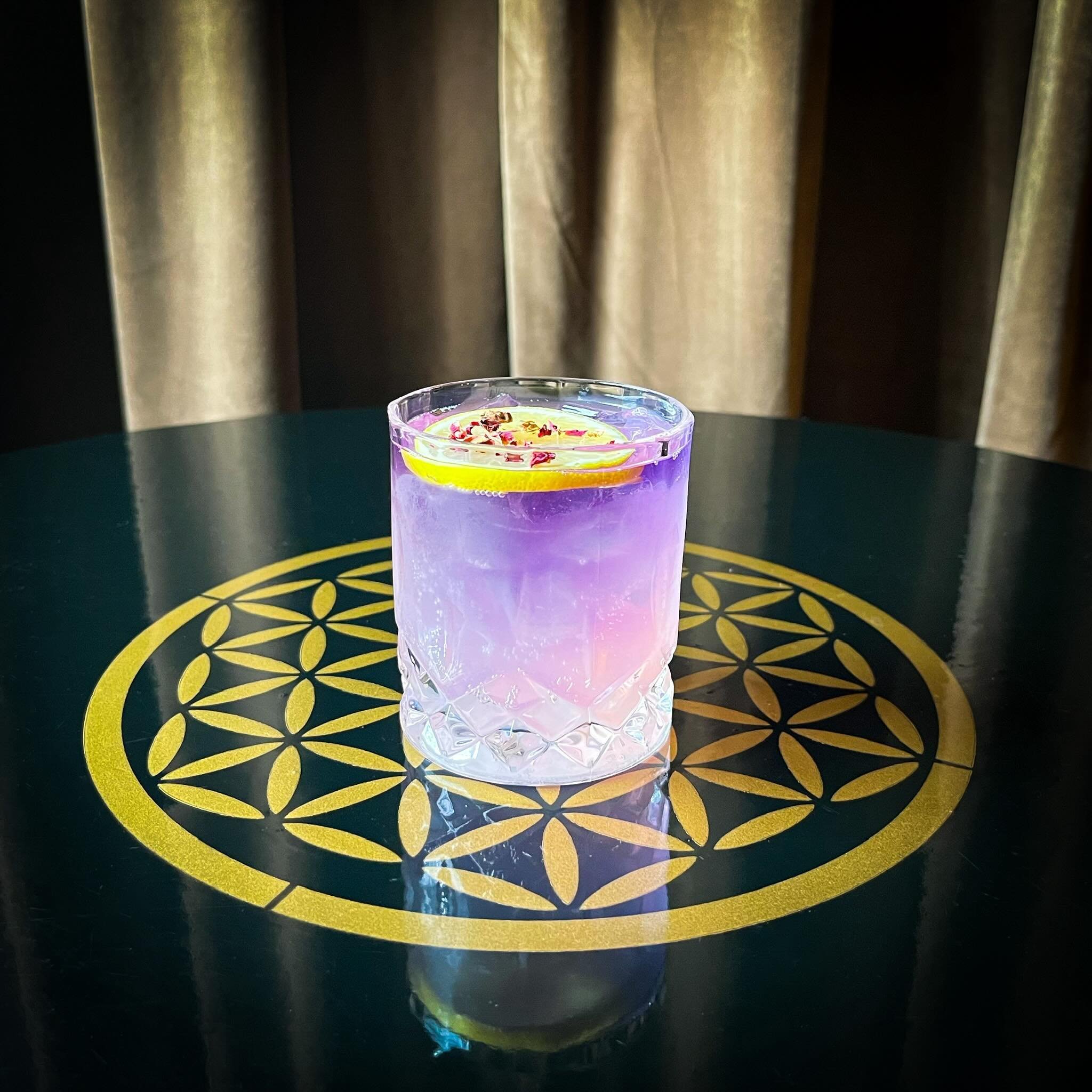 🌸🪻 Mothers Day 🪻🌸

Celebrate the Divine Feminine with us this Sunday from 12:00-5:00! We cheers to Moms and Daughters everywhere with this beautiful cocktail featuring Empress Pea Flower Gin and Rose Lemonade. 

Thank you Divine Feminine for birt