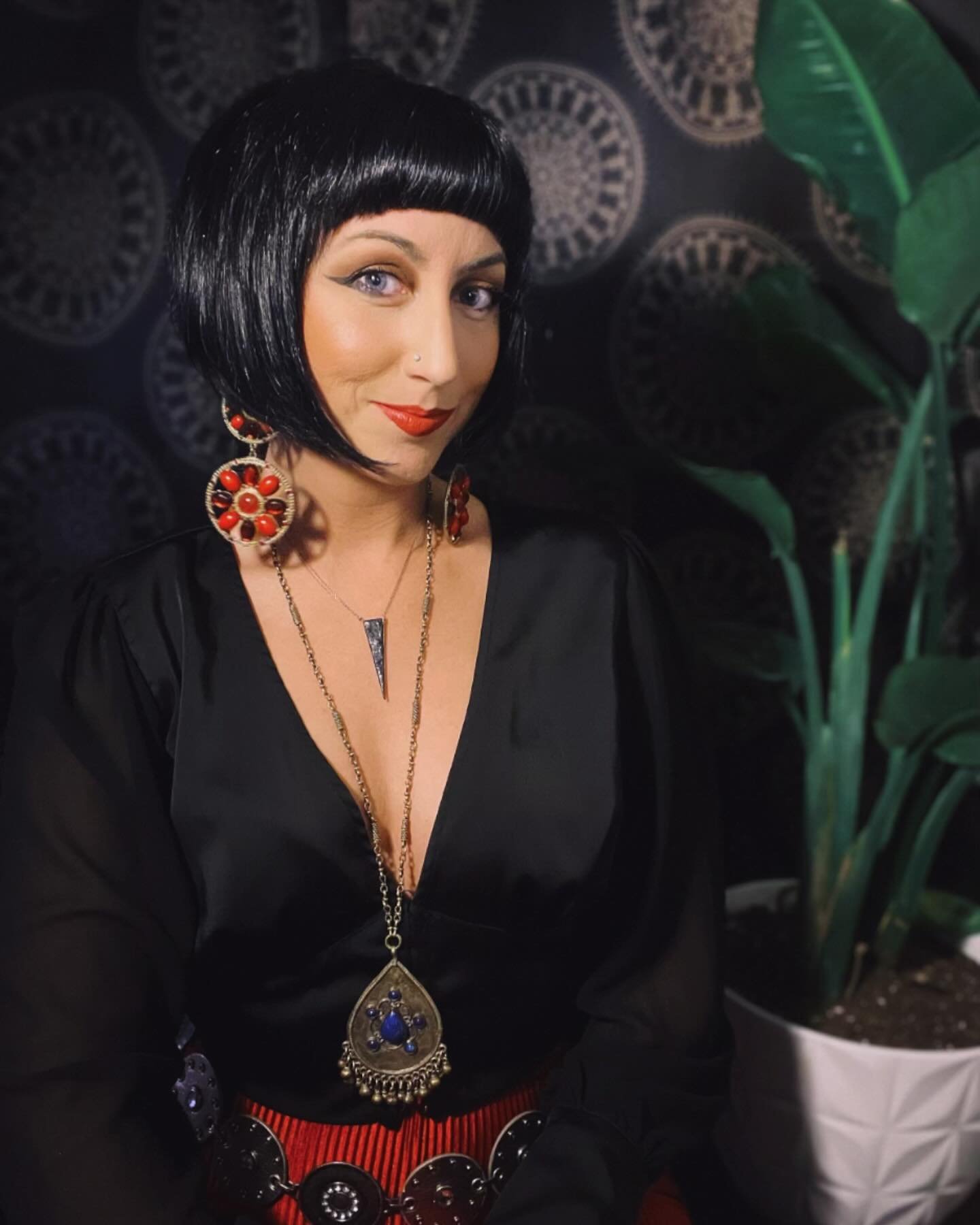 🔮Psychic Readings by Rachel today from 3:30-8 pm. 

Looking for a cozy uplifting experience on this gloomy fall day? Come in and have a session with Rachel! 

Her readings are amazing. Our cocktails are delicious. 

Makes for a perfect end to the we