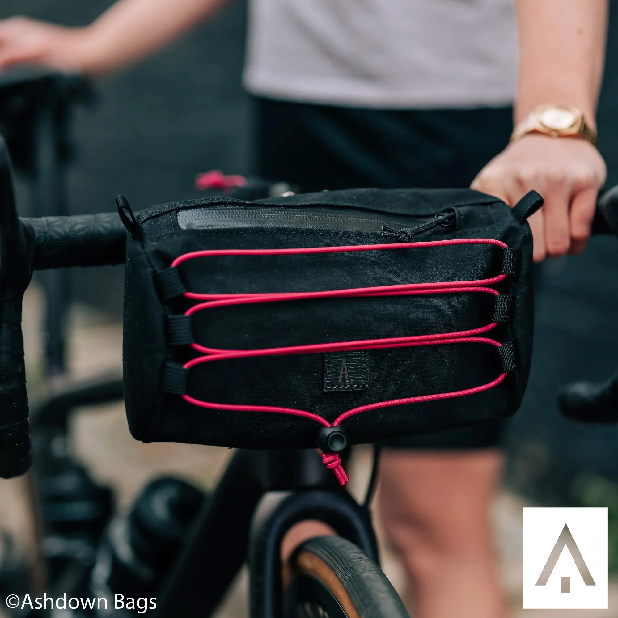 Bar Bag 2.5L - Perfect for long days in the saddle...