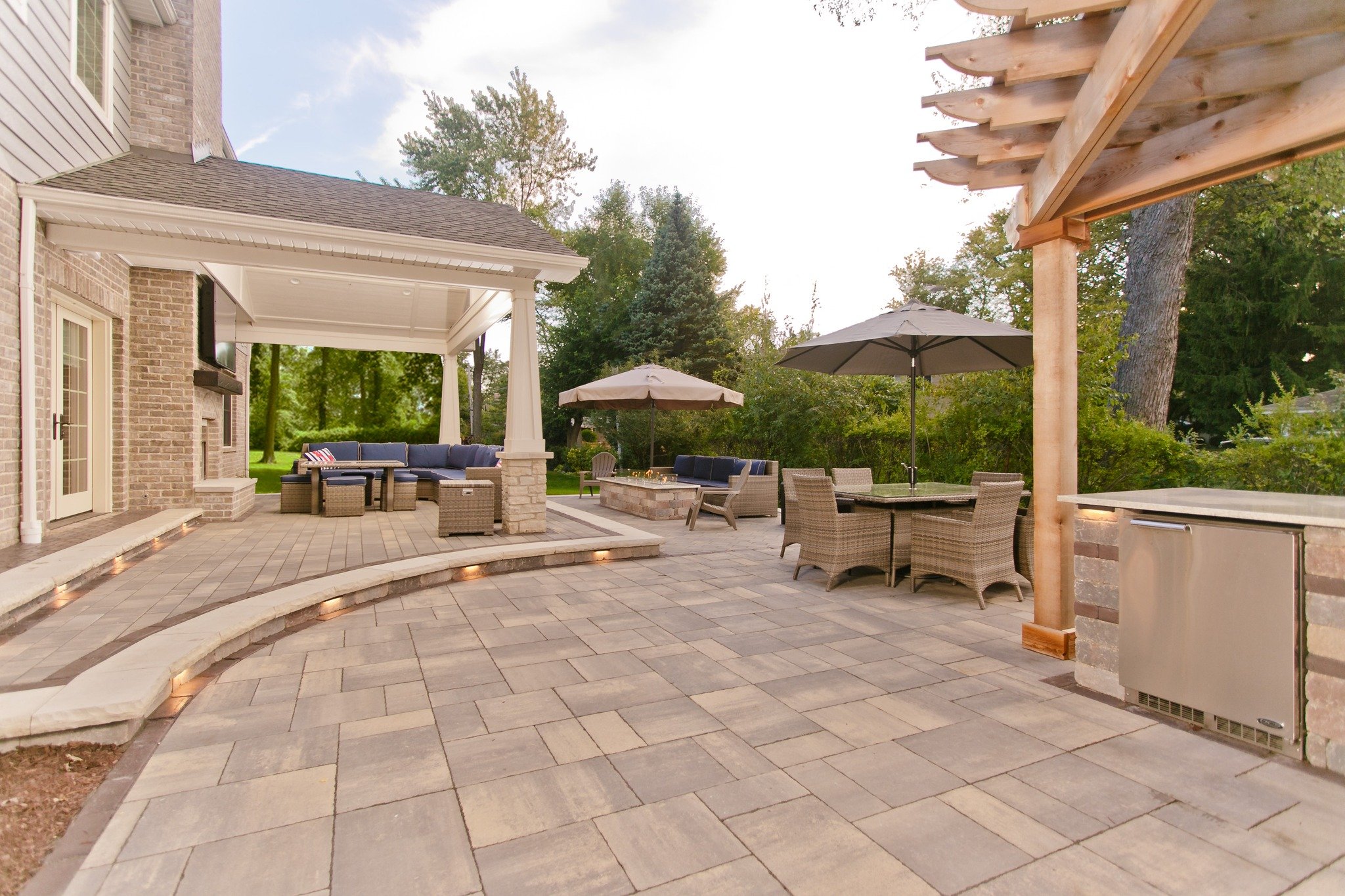 Paver Patios are one of the easiest and best ways to elevate your yard space. From drab and dreary to aesthetic and sleek. Turn your backyard into the gathering place of your dreams, contact us to find out how!