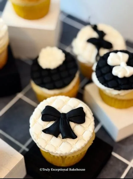 Bow Cupcakes.jpg