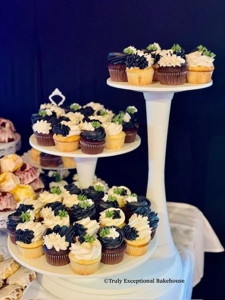 table cupcakes.jpg