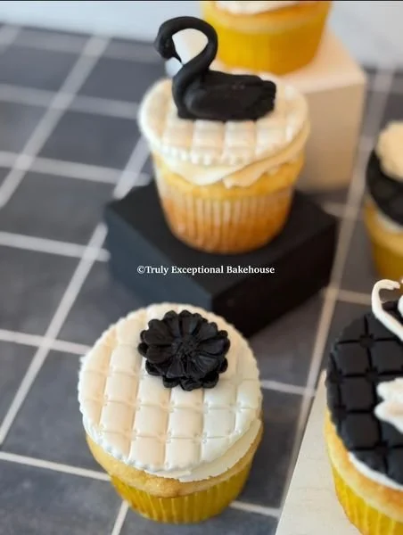 WhiteBlack Cupcakes.JPG
