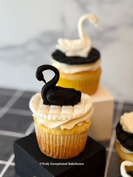 Swan Cupcakes.jpg