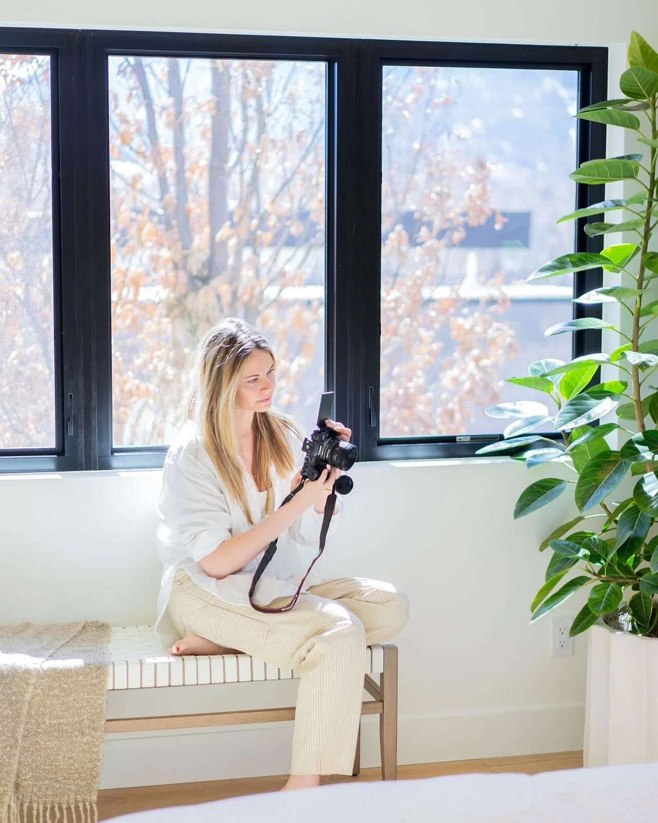 |caught in the act|
.
@tectonicboulder
@katekingdesign
@alliehoo
@kelsiemichelson
@revelry_collective
PLANTS: @incrementum_co
CLOTHING &amp; STYLING: @shopjonesandco 
DECOR: @sutiandco
FLORALS: @boulderblooms

#tectonicdesignbuild #tectonicboulder #d