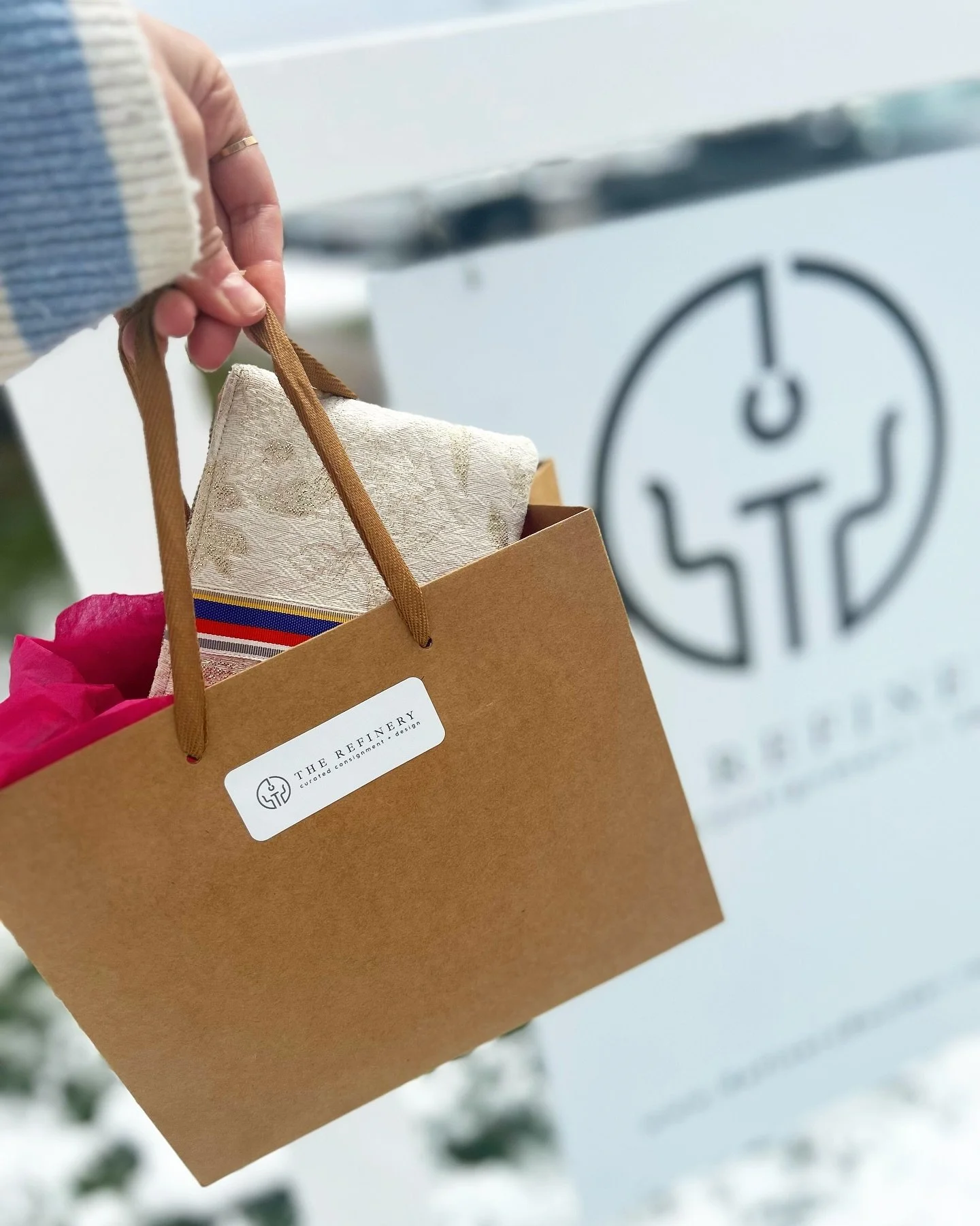 |thanks for making my snowy day a little brighter|
consigned high-end furniture now has a home at @therefineryboulder 
.
.
.
#furnitureconsignment #interiordesign #interiordecor #interiordesigner #boulderdesign #boulderconsignment #shoplocal #shoploc