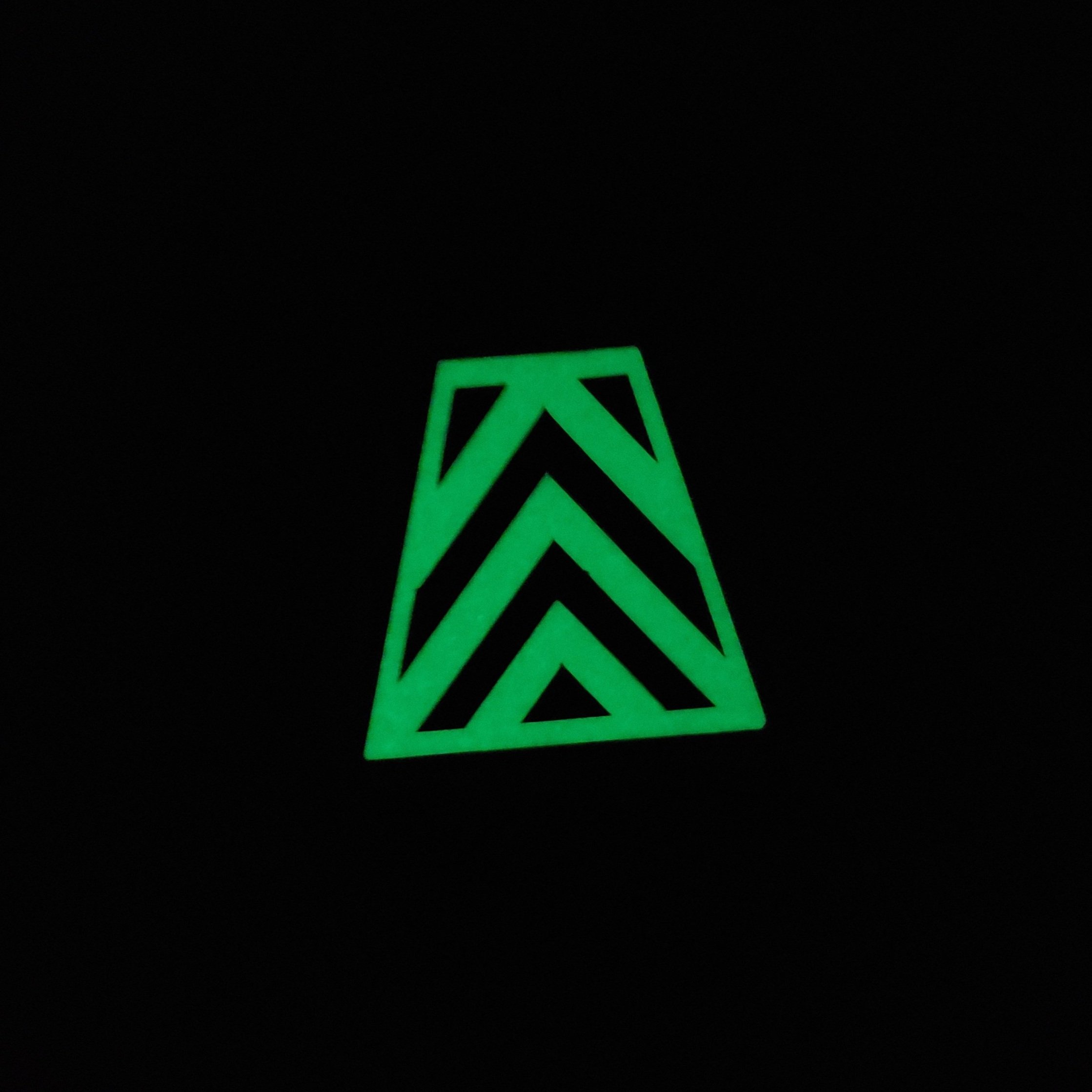 Tets_Chevron_Glow.jpg