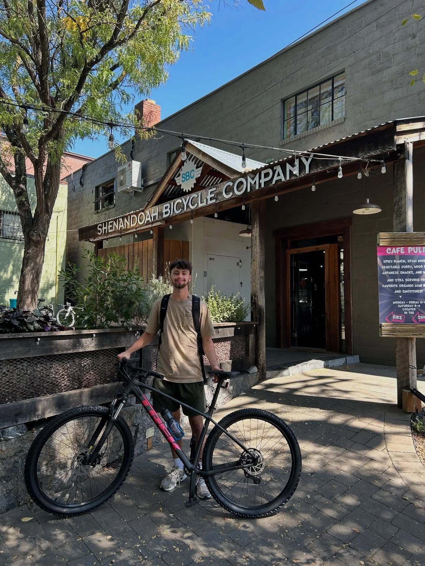 Happy New Bike Day to Colin!!! Can&rsquo;t wait to see him rolling around the @jamesmadisonuniversity campus on this sweet ride, and maybe even on some of our local mountain biking trails! Have fun out there, Colin!! 😁