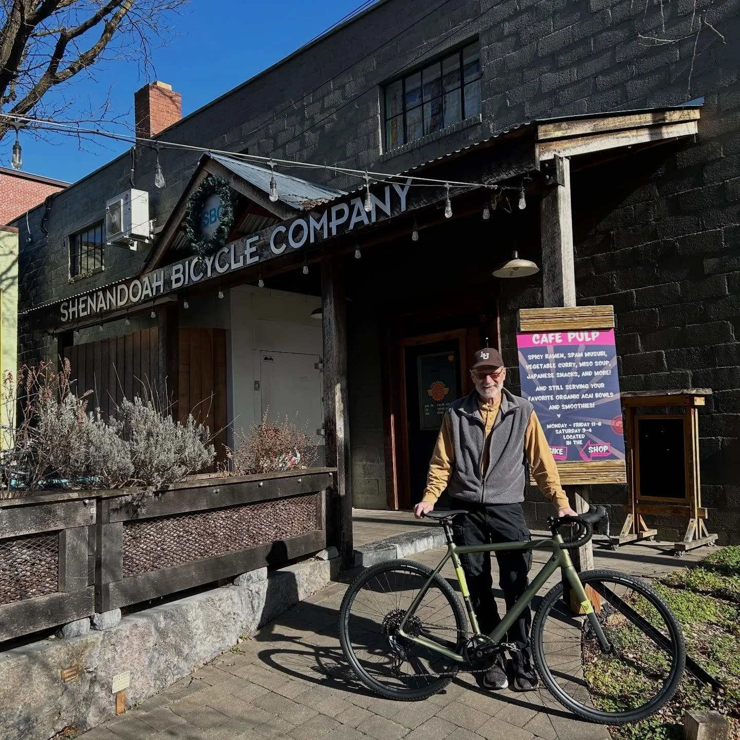 If you see Larry out there, be sure to wish him a Happy New Bike Day! We can&rsquo;t wait to see him rolling the dirt on his new @ibiscycles Hakka MX!!! 
Let the good times roll!!