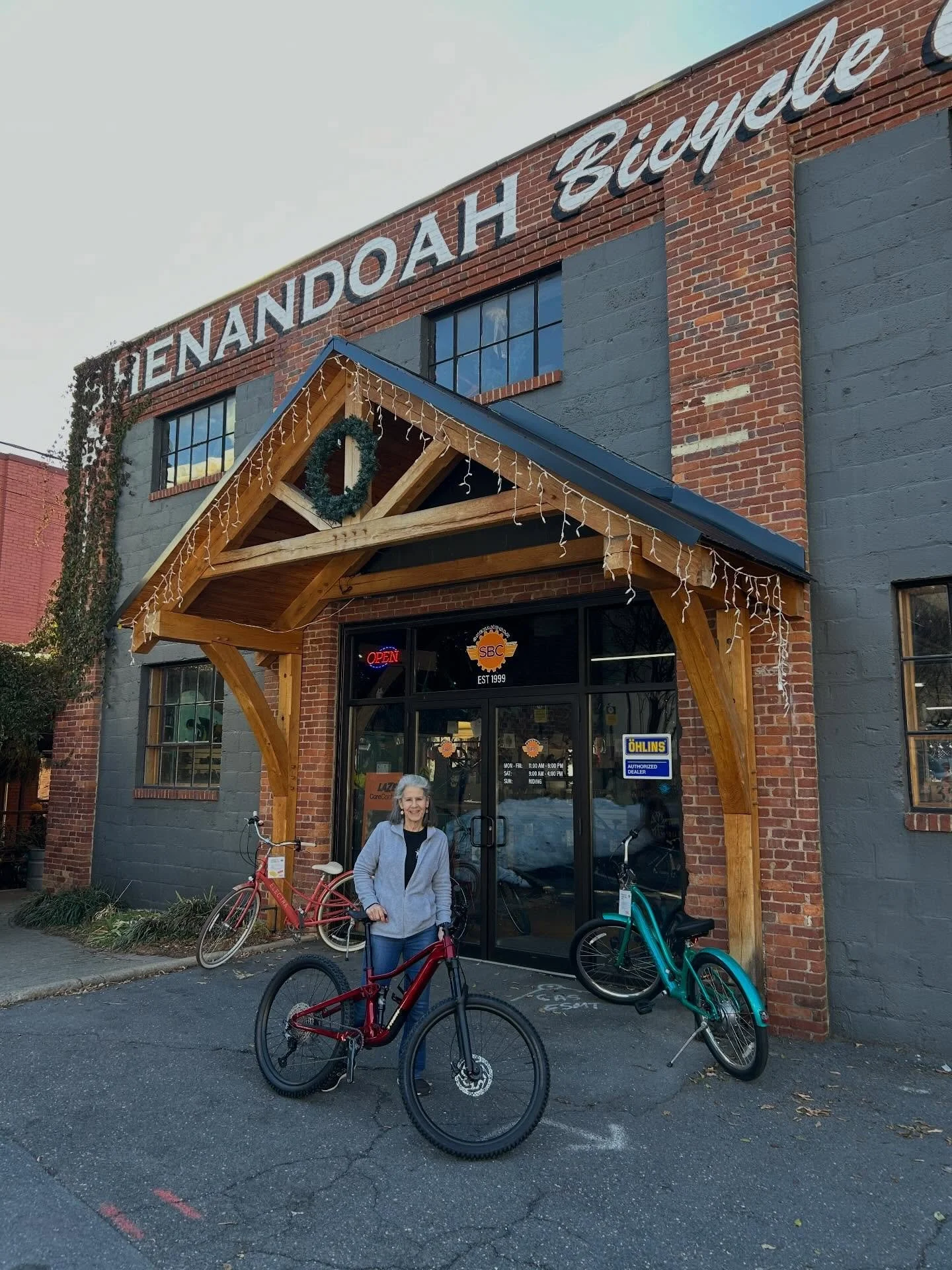 Happy New Bike Day to our friend Maura! She&rsquo;s going to love the supple ride on her new @trekbikes Top Fuel&hellip; and just in time for the warmer weather headed our way!! Get on yer bikes and ride!!!