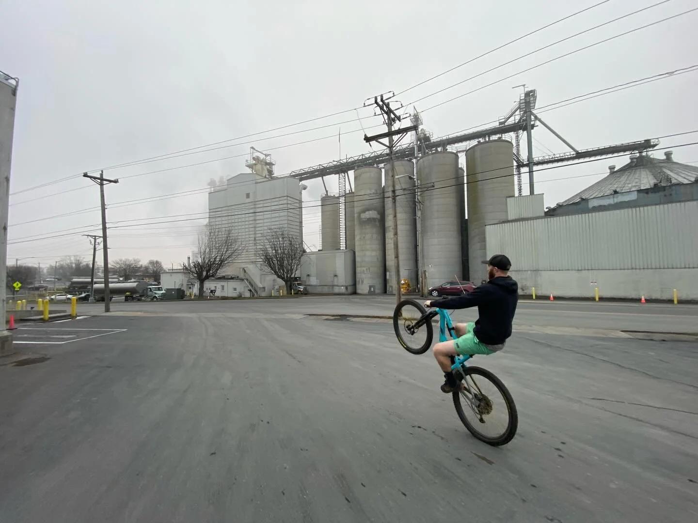 Early foggy morning Harrisonburg breakfast runs