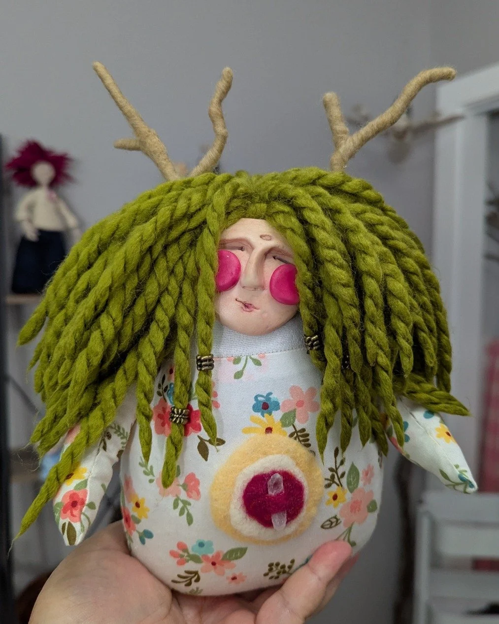 In the studio today, I'm wrapping up the last few videos for June's Artful Crone project... Poppet Doll!

I love these cute little spirits. They're filled with herbs, crystals, and such, and so much fun to make. Every single one is different. 

Not t