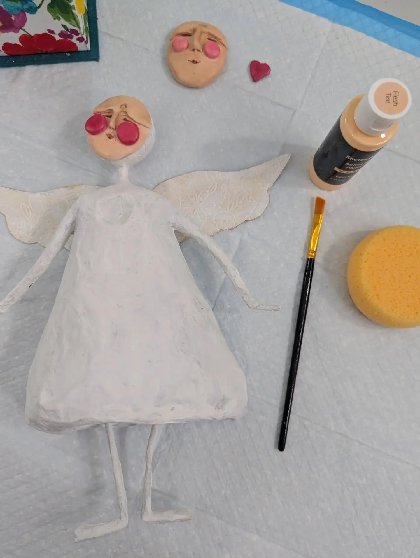 Somebody's finally getting painted today! 

I'm getting super excited for this online workshop which will happen later this summer. But for now, she's gotta get doll'd up. 💕