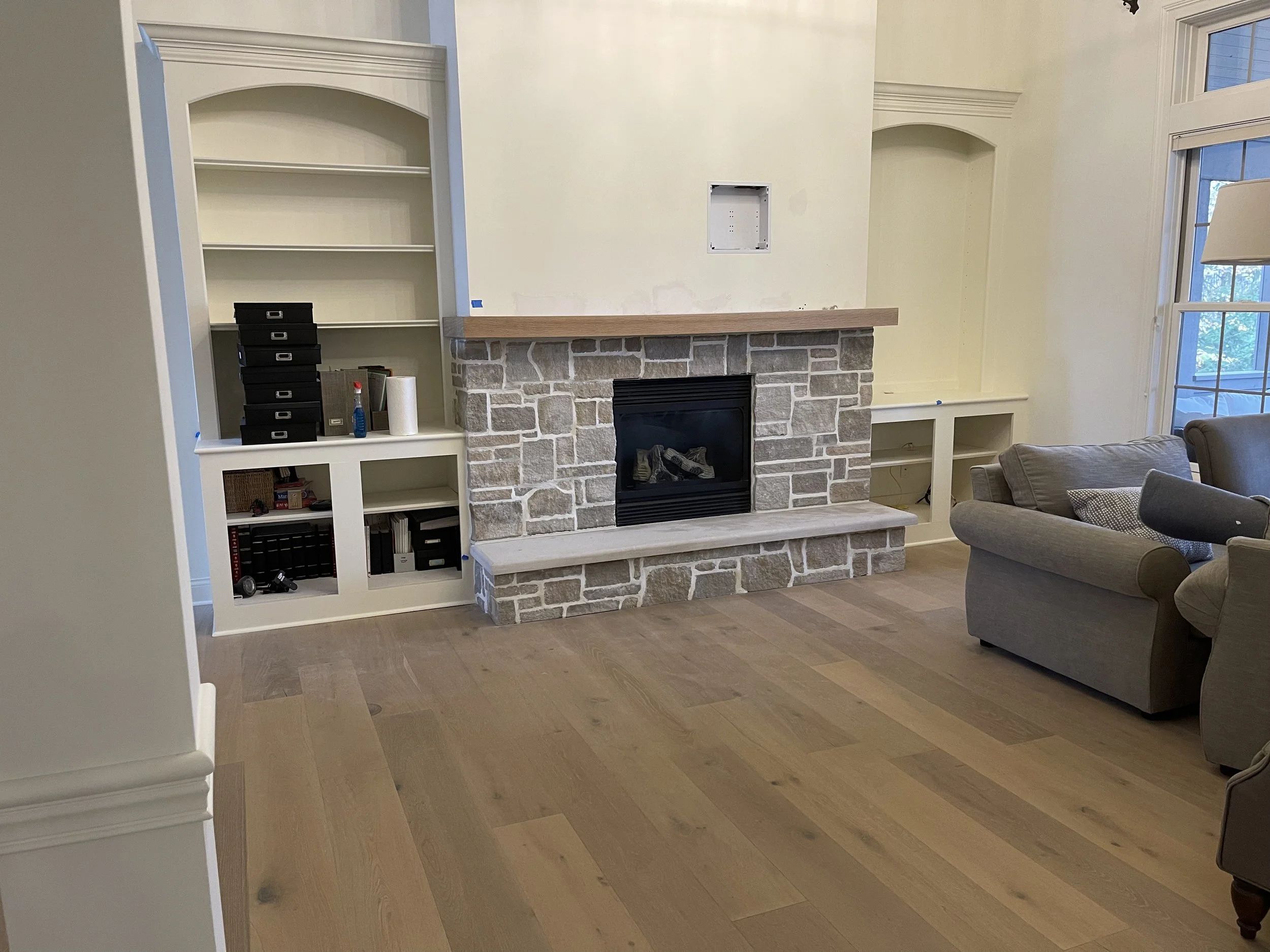 Modern feel on limestone with white mortar