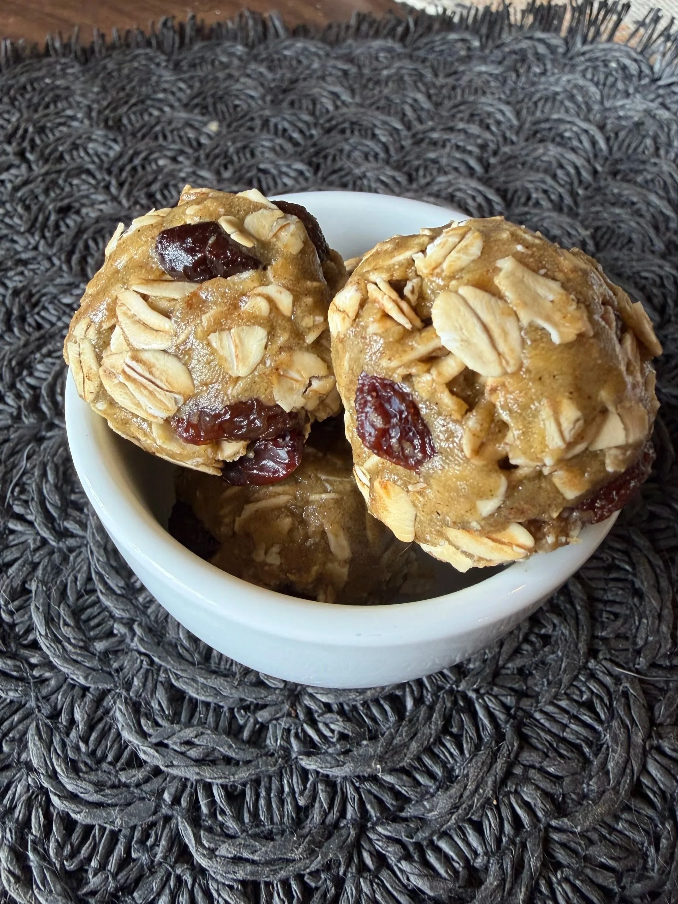 No Bake Oatmeal Raisin & Chocolate Chip Bites