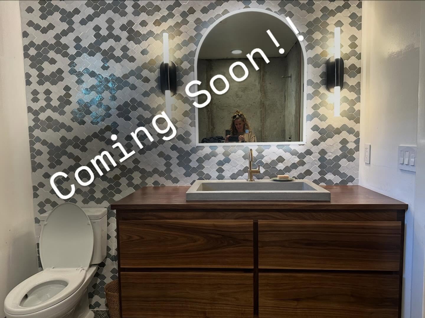 This guest bath got a little update.  The homeowner/contractor built this custom vanity and it&rsquo;s a beauty!  #dreamclients #jcrenovators #interiordesign #ocdesigner #homeremodel #bathroomdesign

@ellysellssc @rivieraconstructionco @nolie_harris