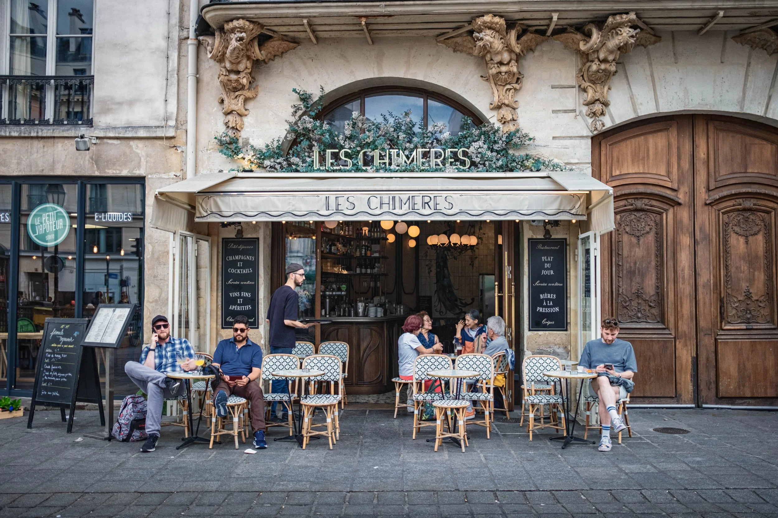 Cafe Les Chimeres Paris.jpg