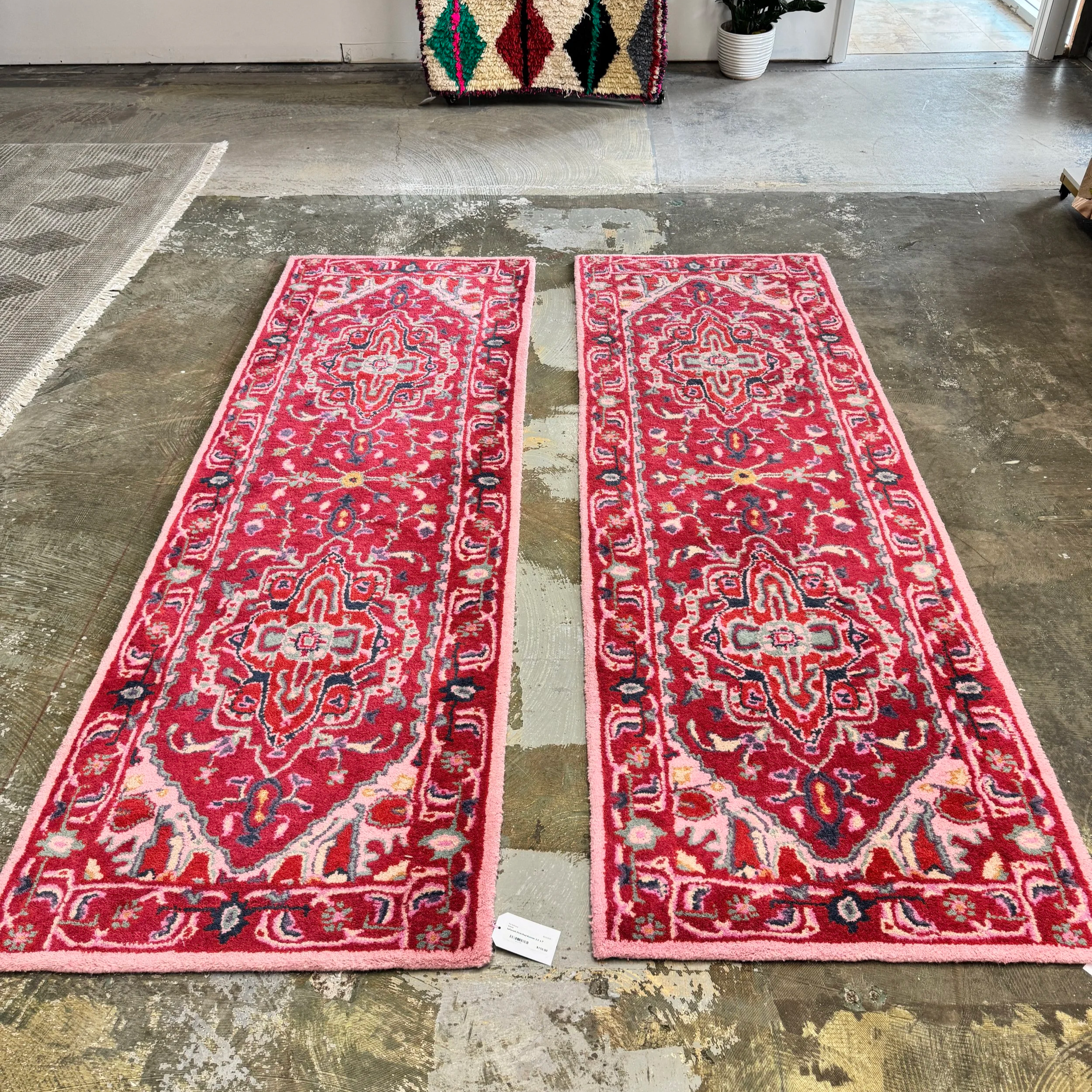 Safavieh Pink/Red Runner (2.5' x 7')