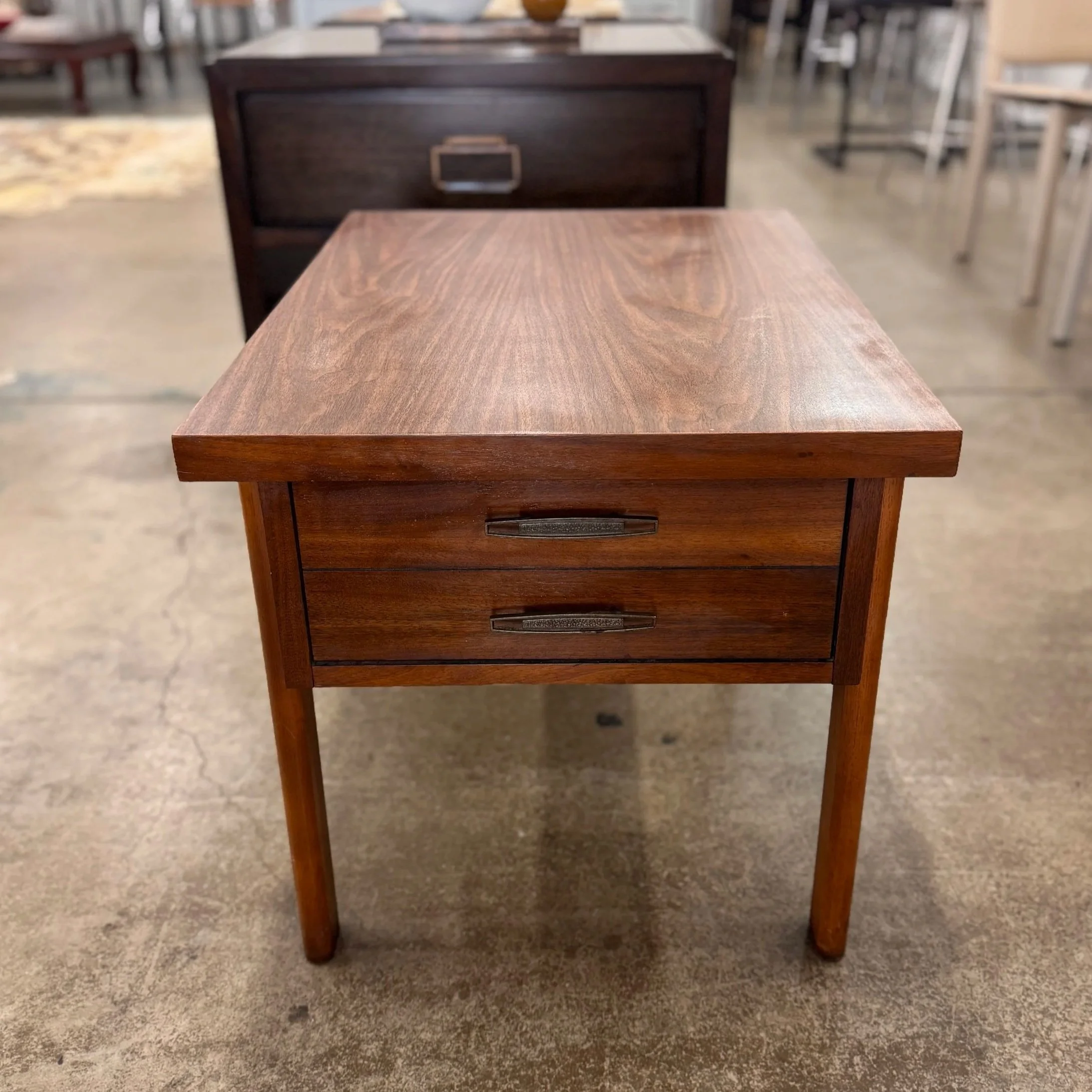 Vintage MCM Virginia Made by Lane Side Table (20W x 27.5D x 20H)