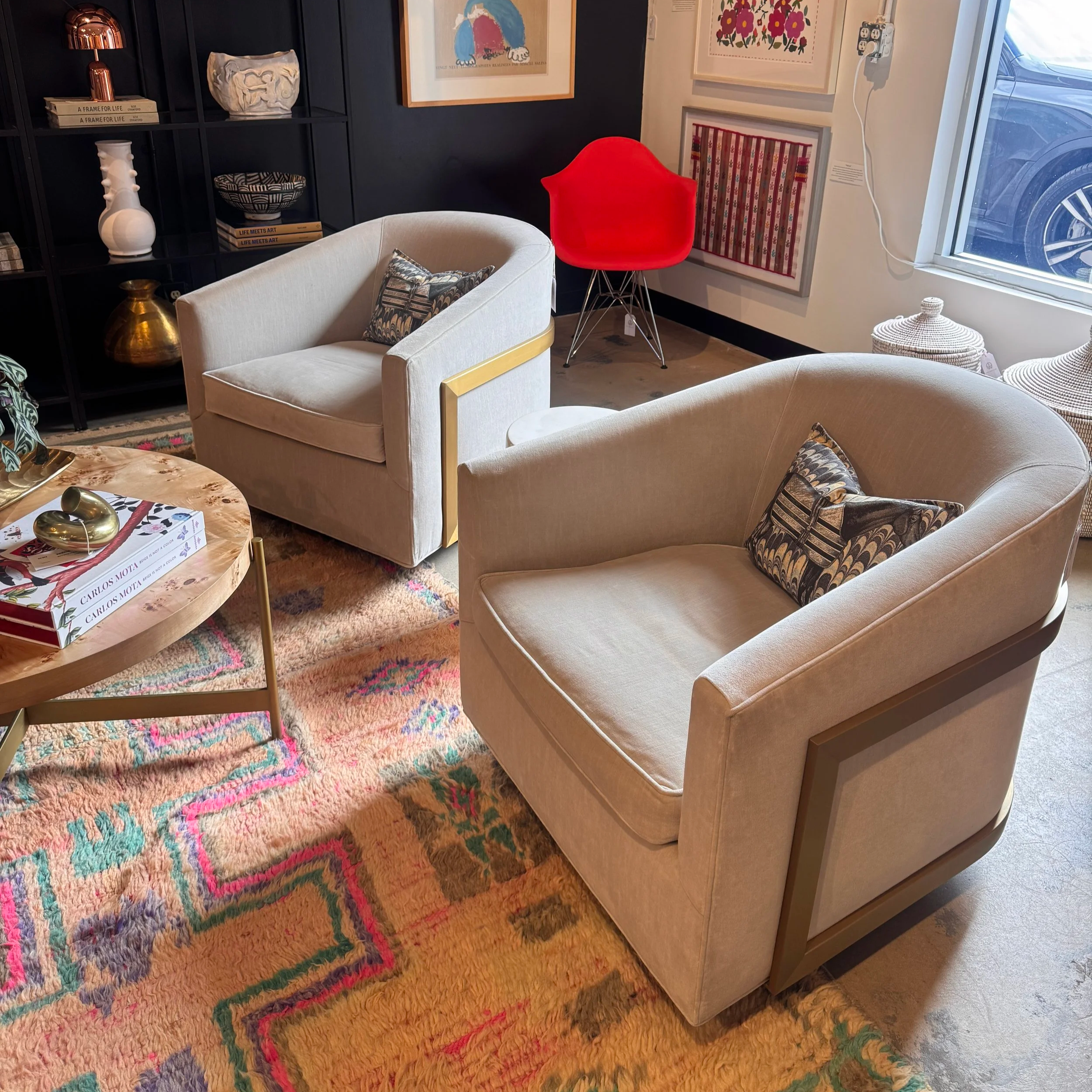 RH Reginald Swivel Chair (l left)