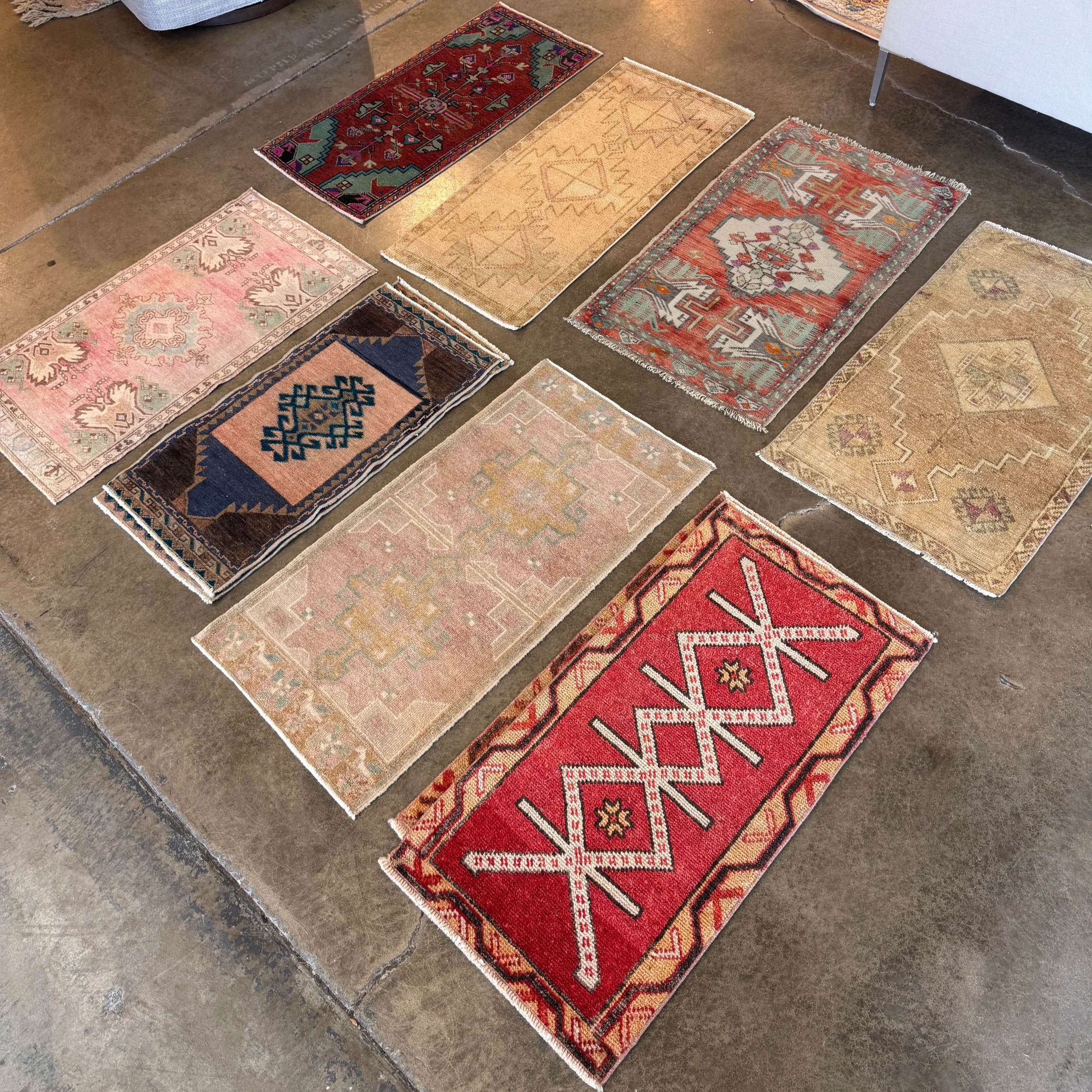 Assorted 2' x 3'