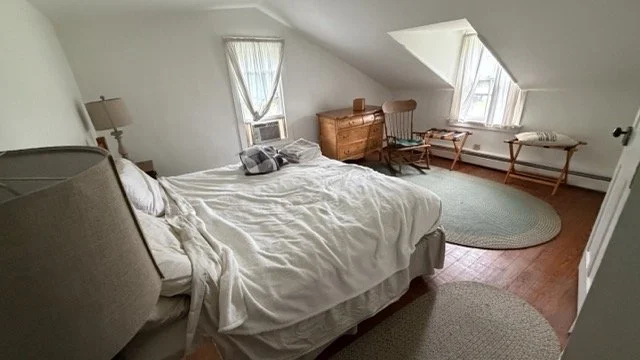 White Triple Room in the Farmhouse Upstairs