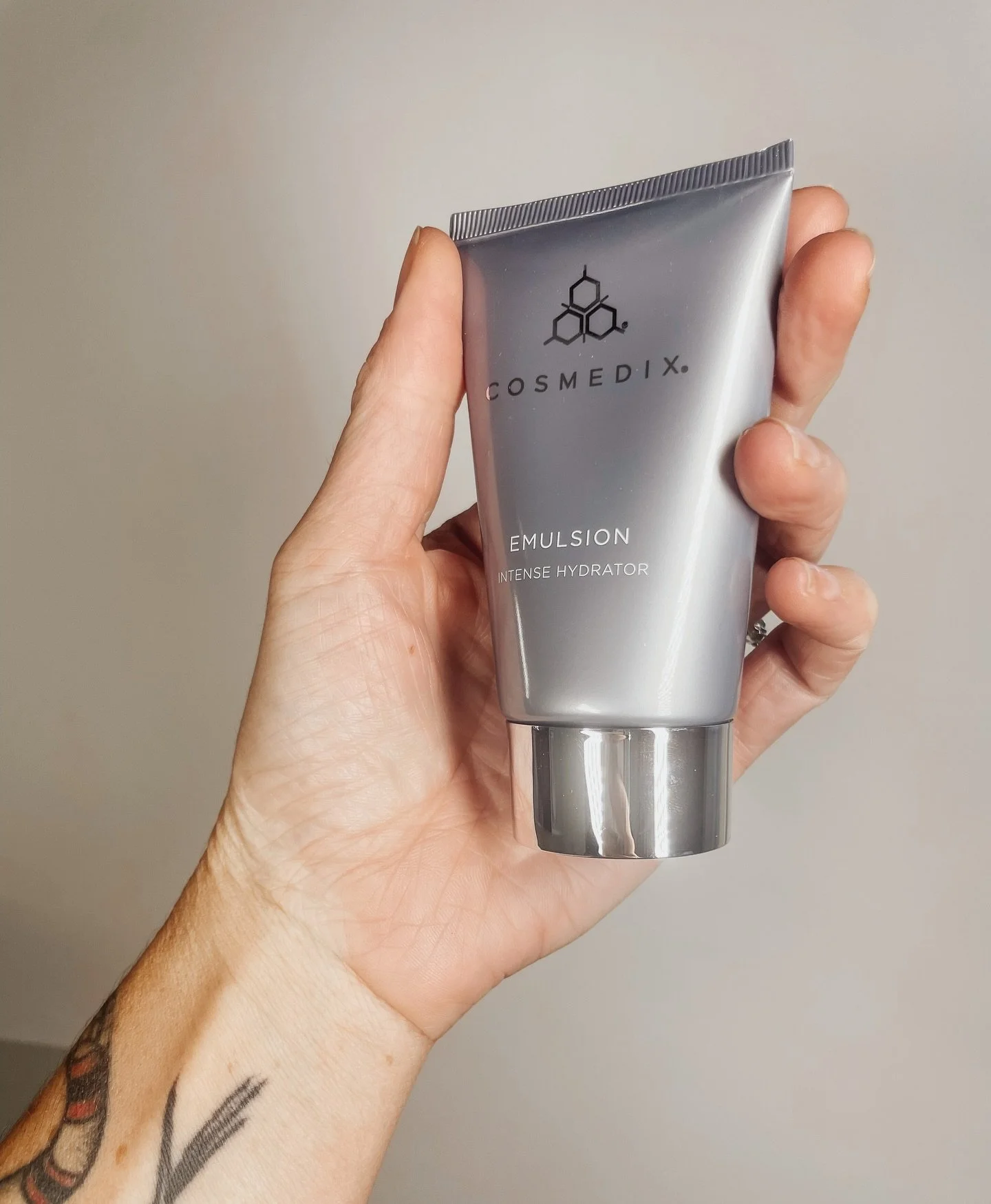 Dry weather check ❄️
If your skin feels tight and is breaking out, it&rsquo;s time to switch your moisturizer.

Cosmedix Emulsion has you covered &mdash; yes, even if you&rsquo;re acne-prone.
Dry air wrecks your barrier, which can mean more breakouts