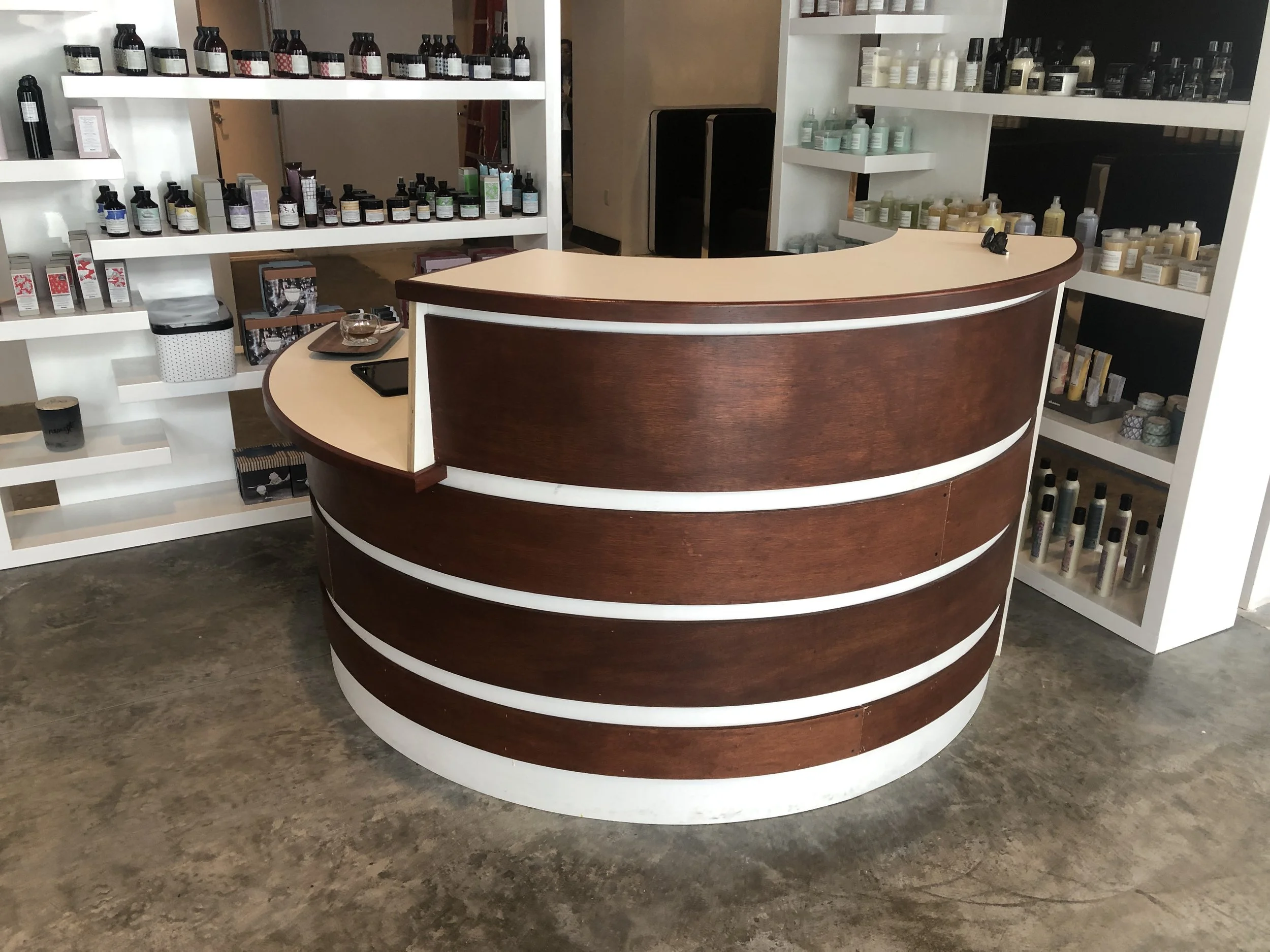 Le Monde Front desk