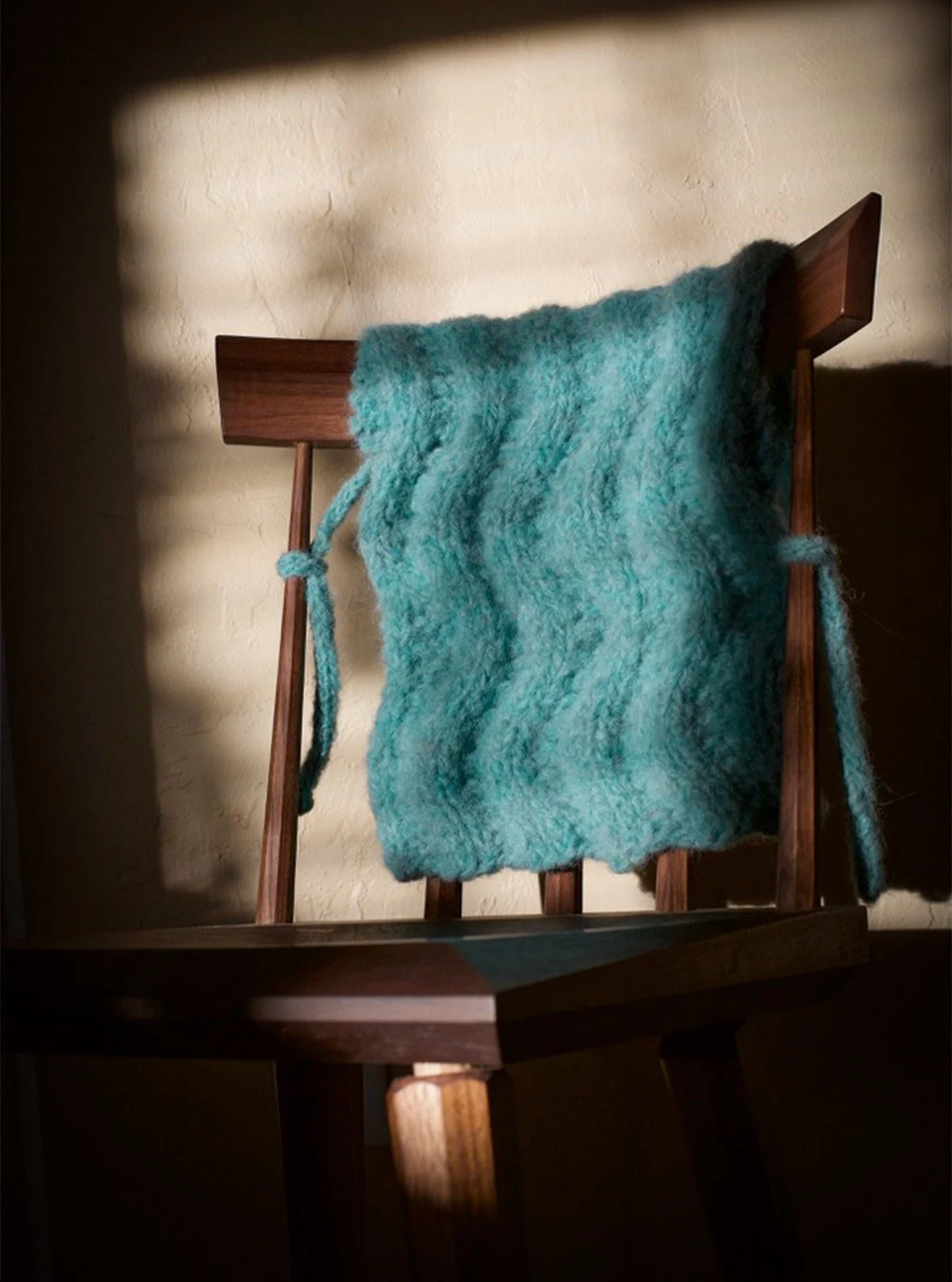 Squiggles are in! 

Beeman Woodworks is always going to be a small business focused on combining modern/fun design with traditional handcrafts. These knitted backrests that my wife makes are a great example of that ethos.