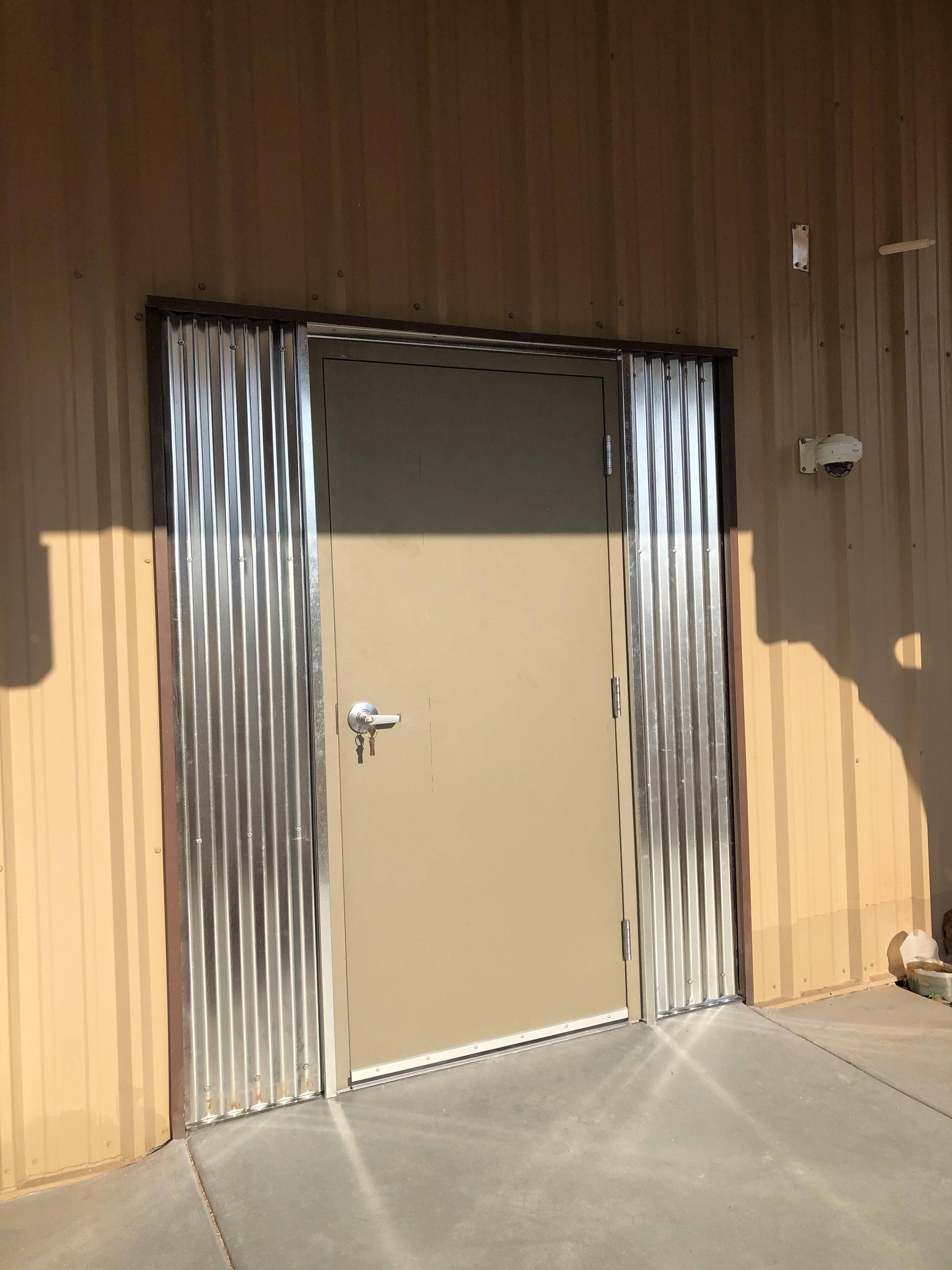 Hollow Metal with Corrugated Metal