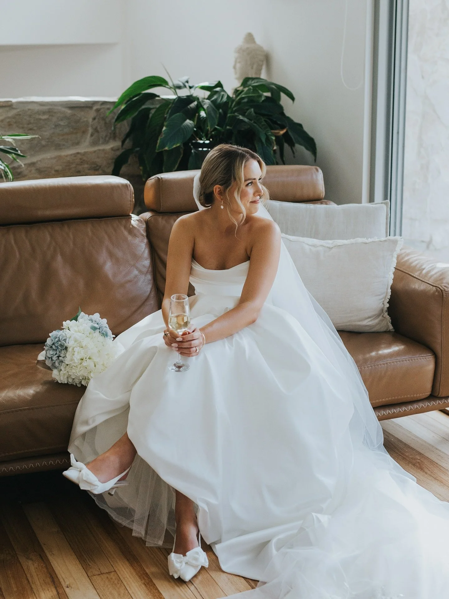 Emily&rsquo;s special day 🤍🥂 

As wedding season is quieting down, my focus is shifting to staying consistent on socials, updating all my pricing for 2026, and (hopefully!) locking in a few more free dates for some lovely brides, late 2025 and beyo