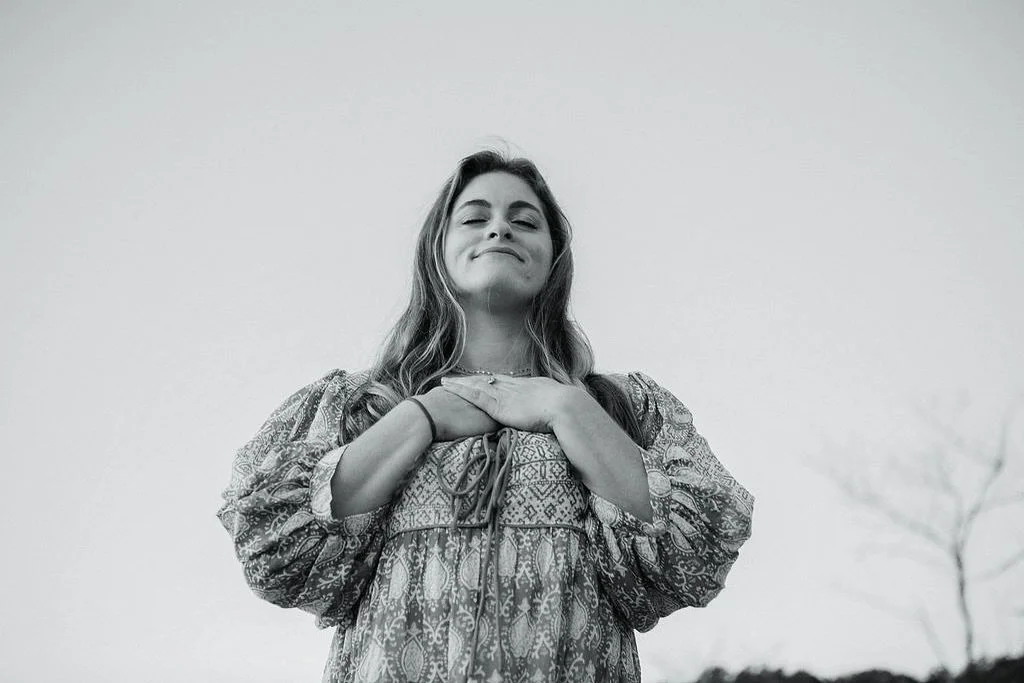 Hey you, YES YOU! 🫵🏼
I invite you to consciously stop &amp; anchor back into this moment. 

Here &amp; how. ⏰ 

👁️ Name 3 things you can see? 
👂 List 3 things you can hear?
👃 Can you smell anything in this moment? 
👅 What can you taste? 
❓How d