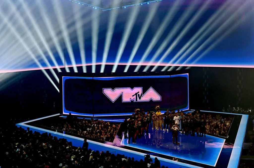 CBS Bought the VMAs a Suit, But It Still Wished It Smelled Like Teen Spirit