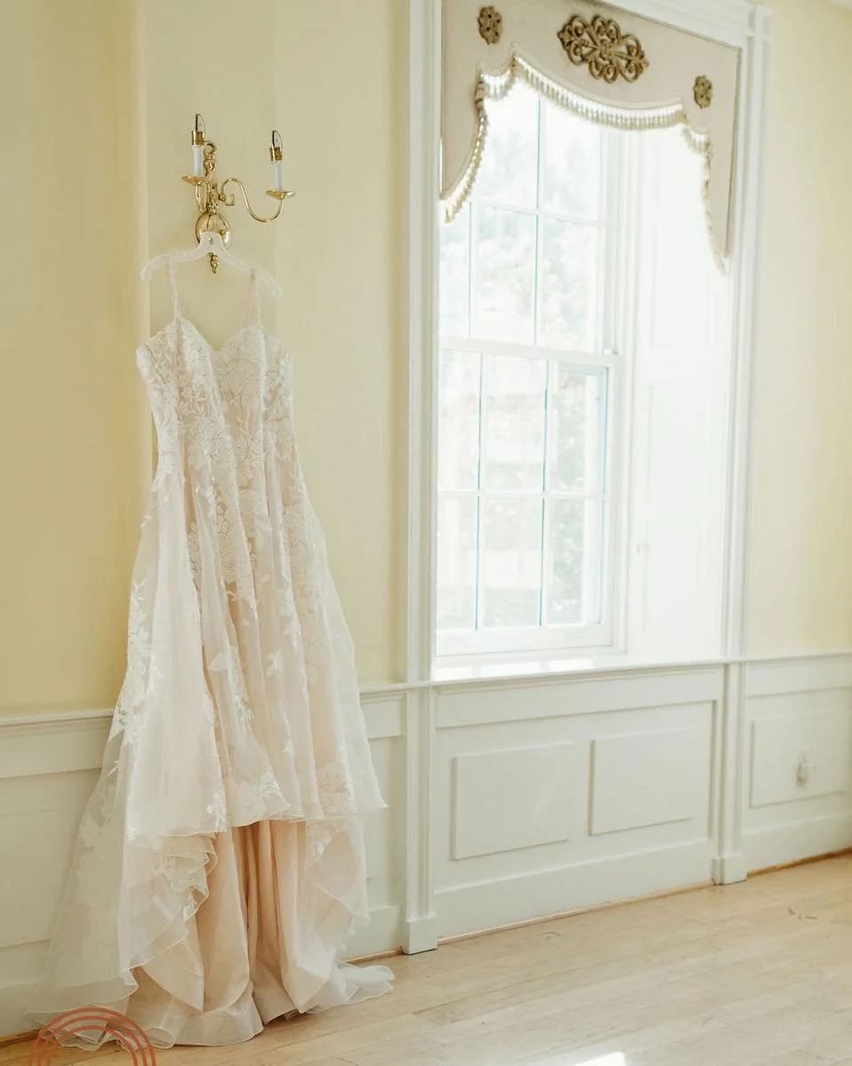 Steamed, styled, and waiting for its moment. There&rsquo;s something magical about a bridal gown catching the morning light before the day begins.
.
.
.
.

@historicoaklandevents @jay_are_vargvs 
 #virginiaweddingplanner #richmondweddings #weddingdes
