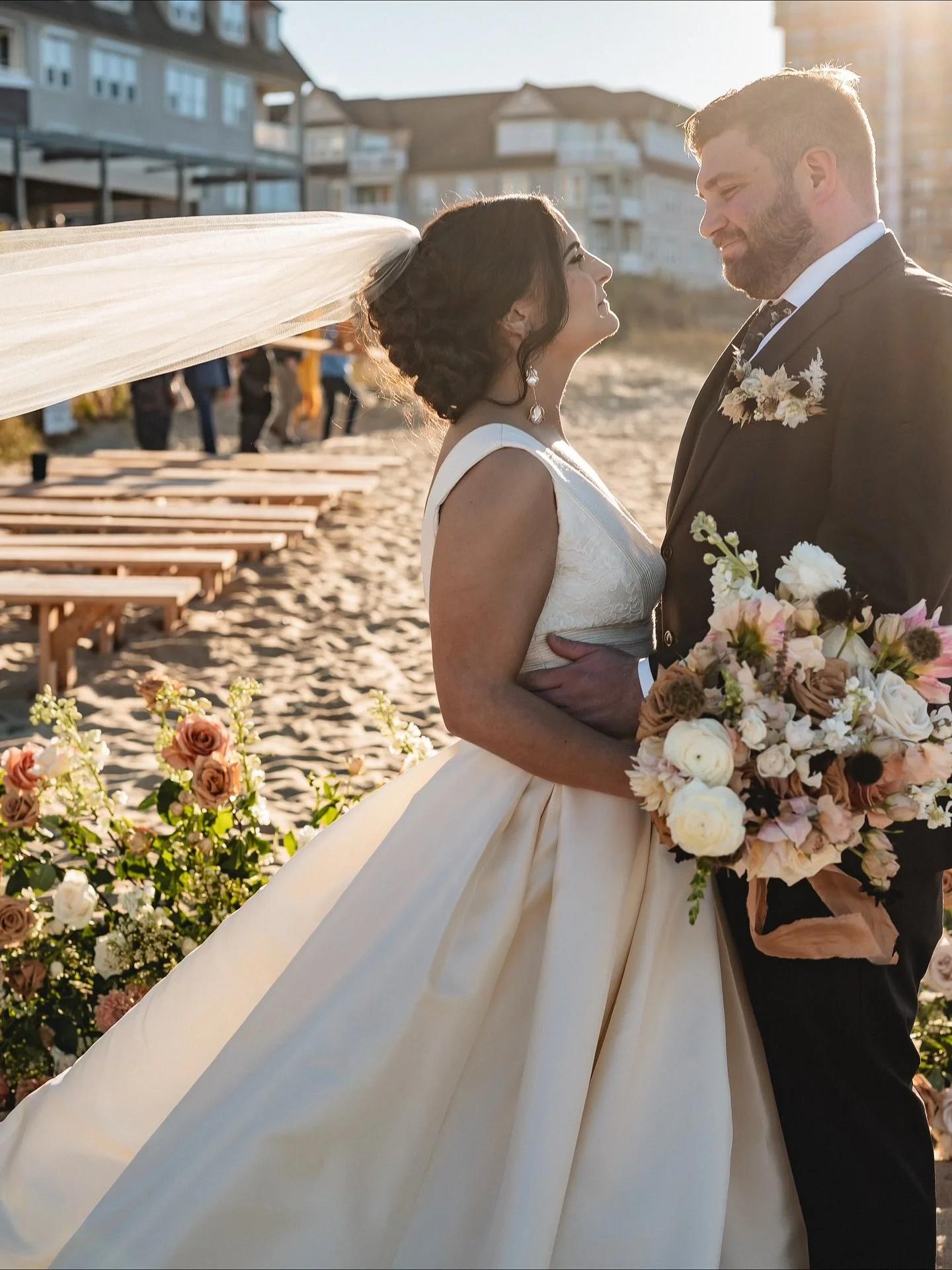 HAPPY ANNIVERSARY 🫶🏽

S+J celebrated another lap around the sun this week. Celebrating will always be a favorite of mine 🤎

#luxwedding 
#microwedding 
#dfwbride
#coastalvirginawedding
#norfolkflorist
#dallasbrides
#luxemicrowedding 
#virginianeac