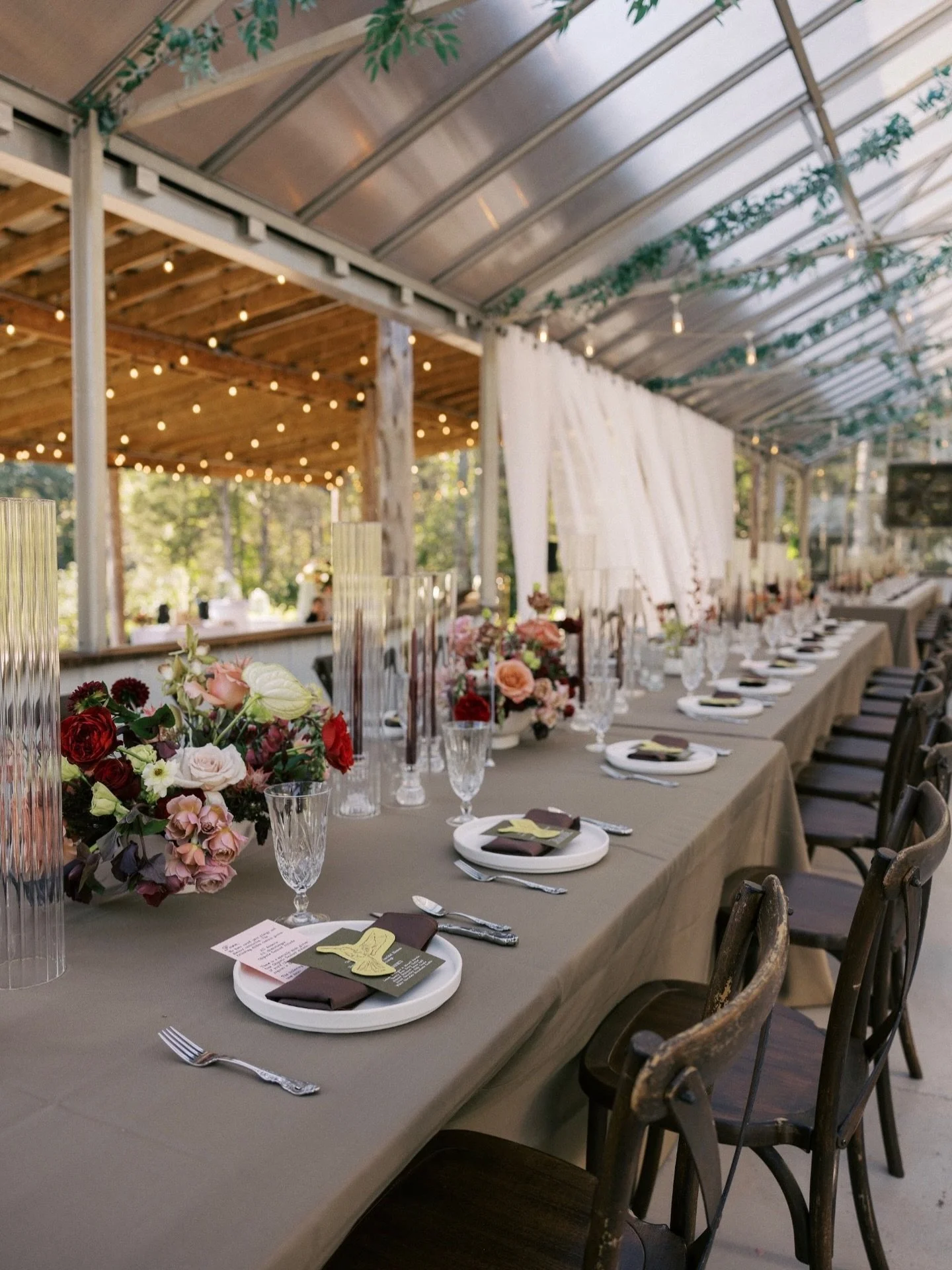 A Party of&hellip;&hellip;LOVE 🤎

Venue: @avonleafarms 
Behind The Lens: @ezkl__photography 
Plannner: @weddingswithariane 

#tablescapestyling 
#texasweddingflorist 
#elevatedevents 
#weddingflorals 
#dfwbrides