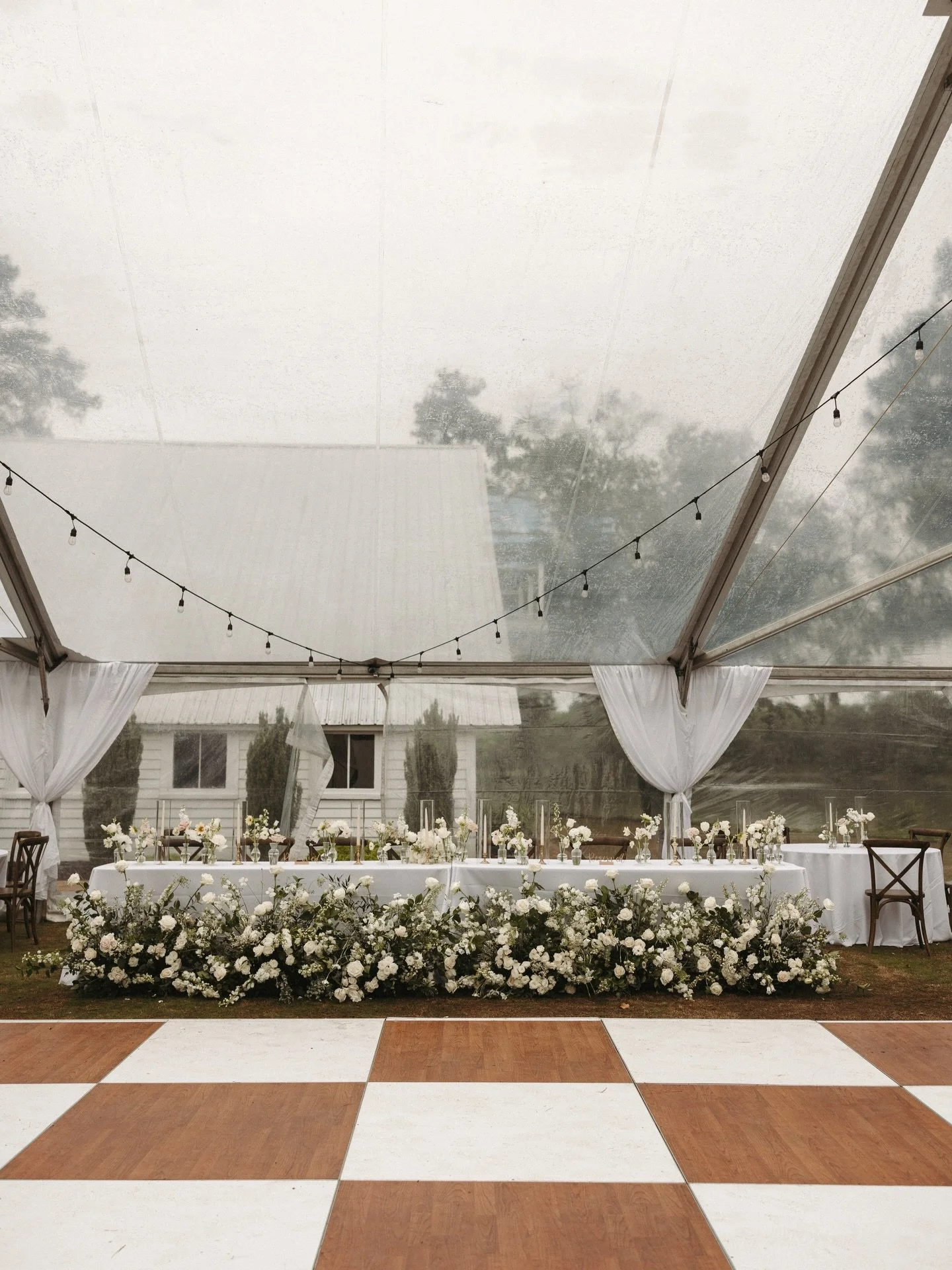 WHAT YOUR FLORIST WONT TELL YOU&mdash; Where Your Florals Actually Make Impact

After you choose your tables, this is the next thing you need to consider&hellip;

Yes&mdash;long tables require more florals. Yes&mdash;round tables give you more flexib