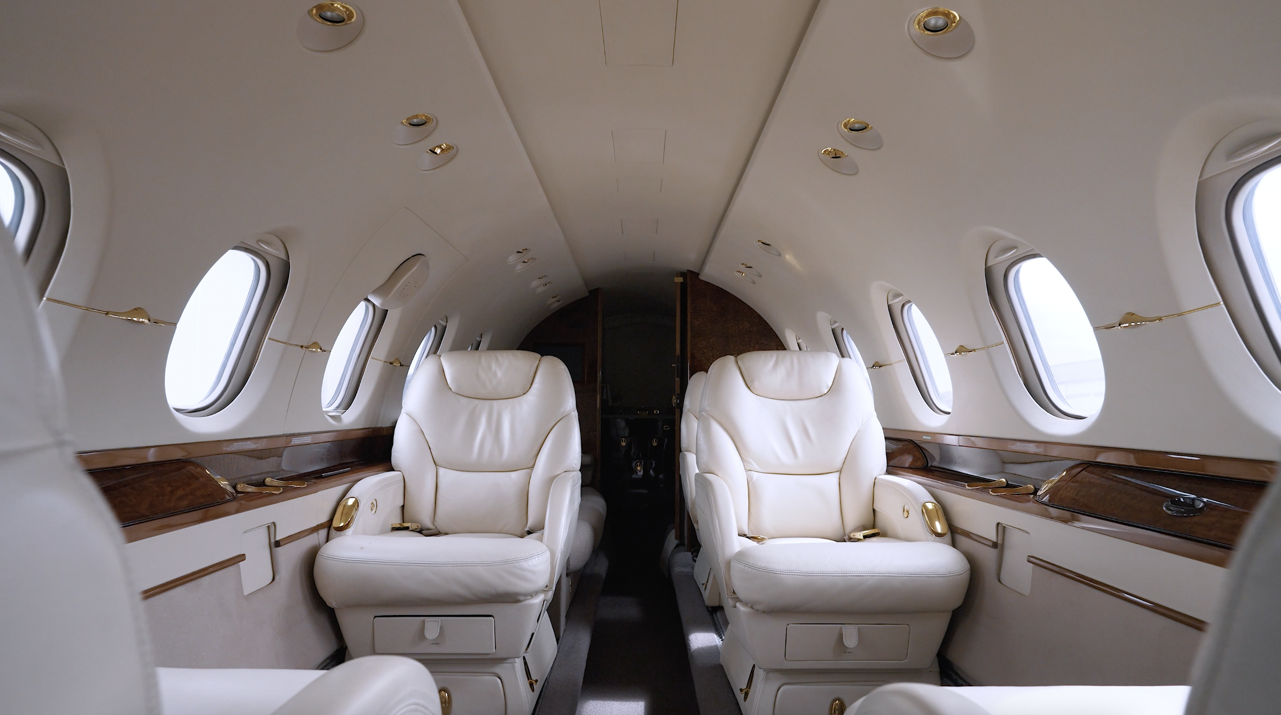 The Hawker 800XP: The Perfect Aircraft for Private Jet Charter