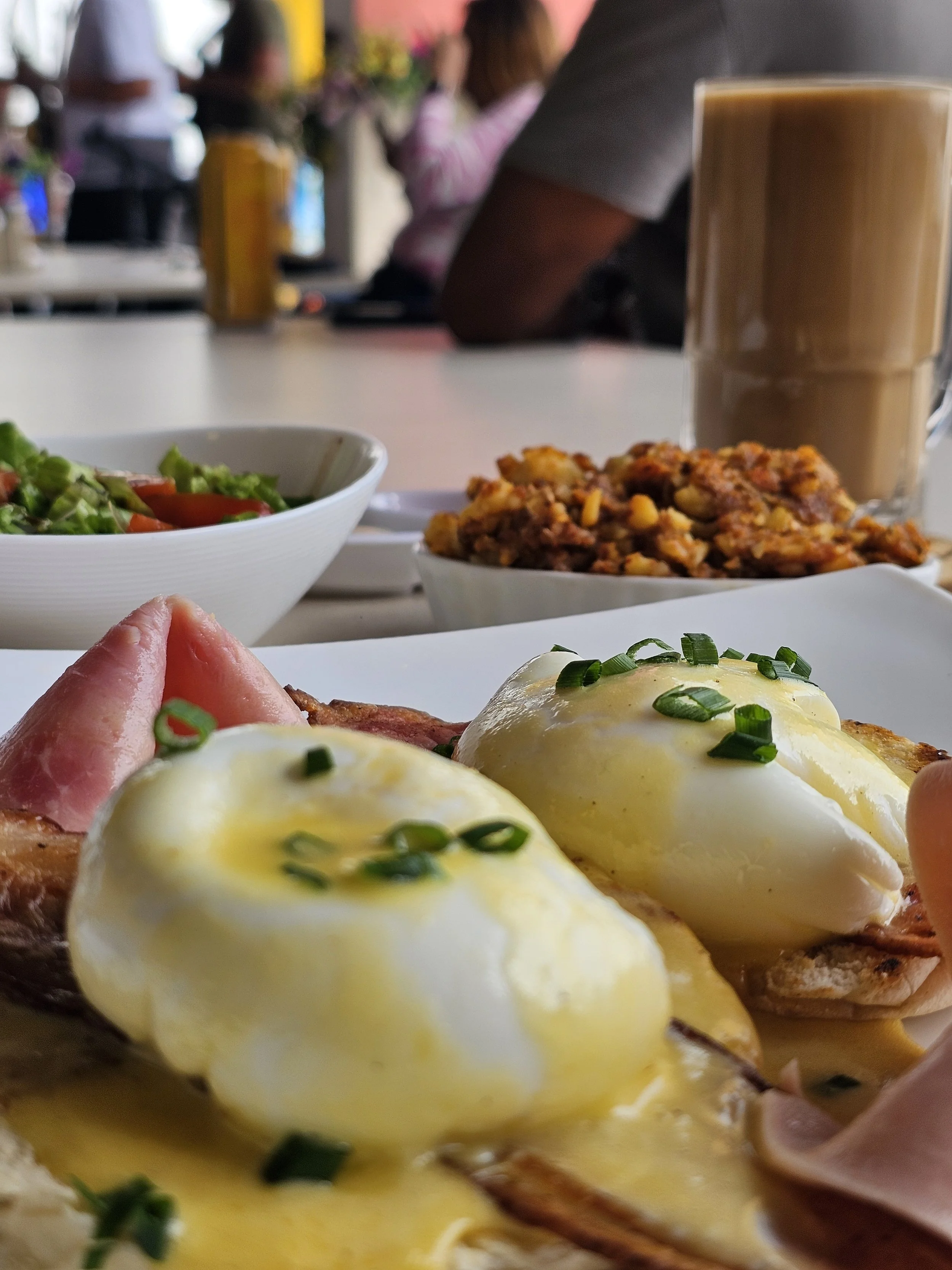 Dollys-brunch-eggs-benedict-1.jpg