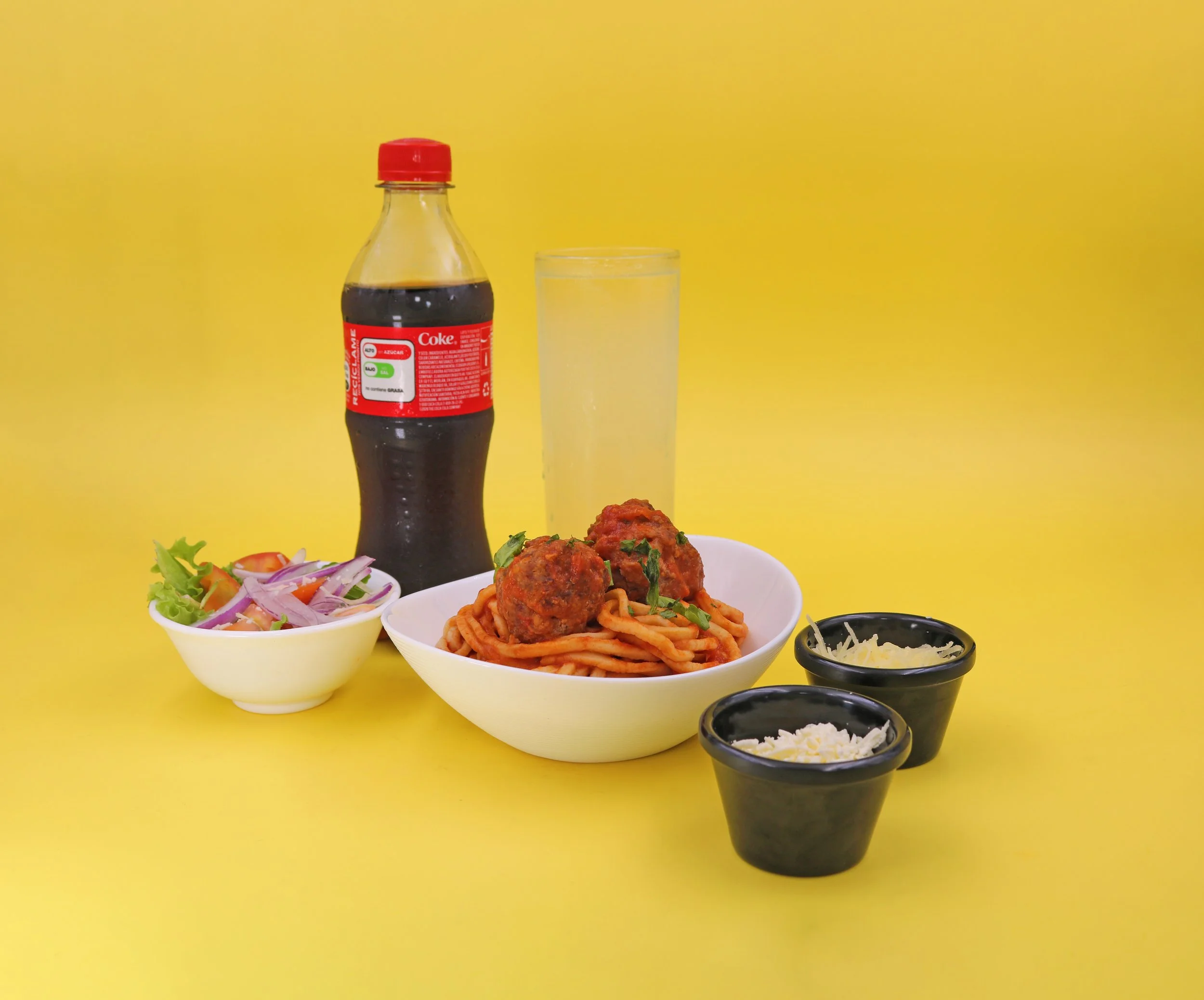 Dolly's Pasta marinara con albondigas (porción de almuerzo)