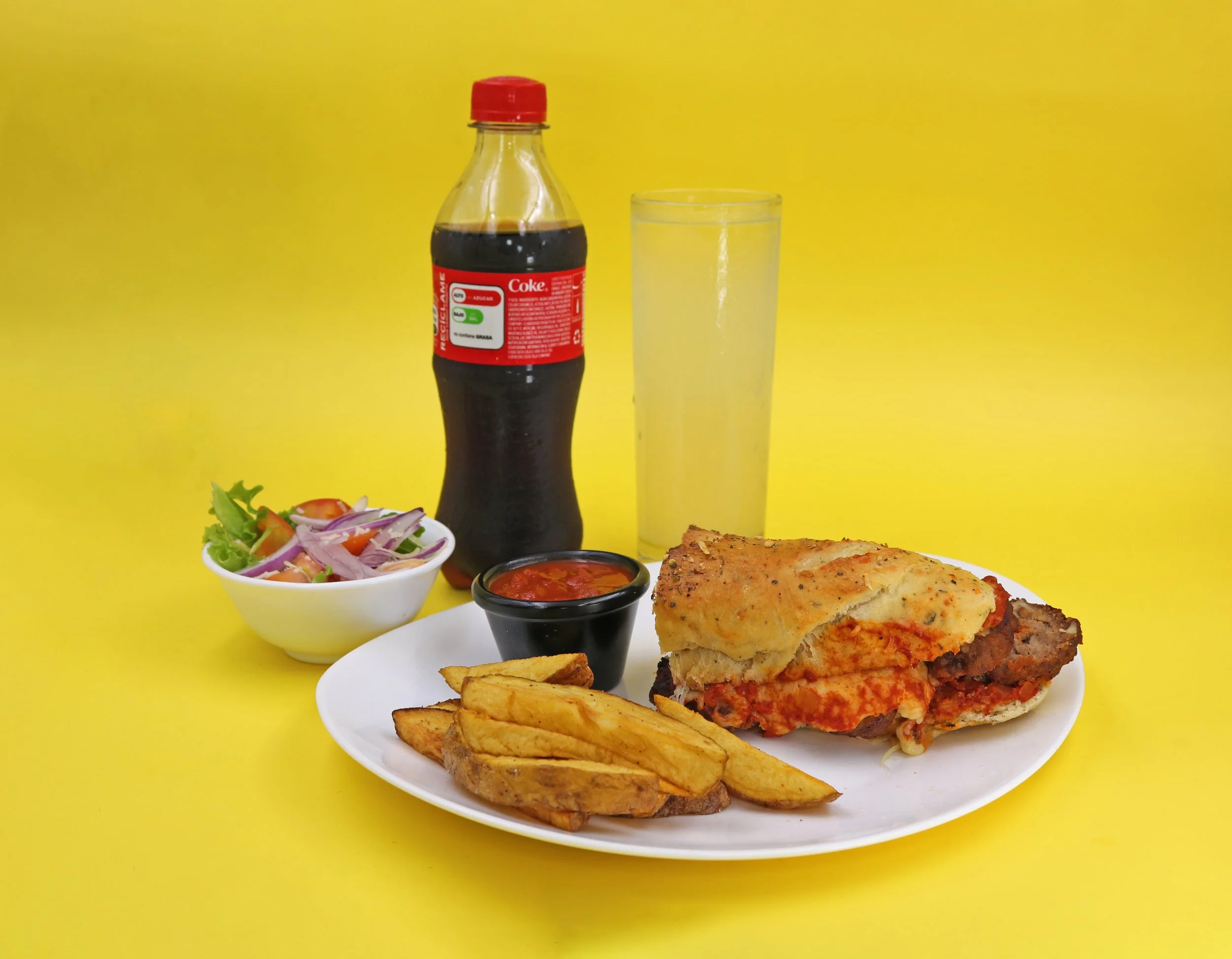 Dolly's Parmigiana d'Albondigas (meatball parm) especial de almuerzo