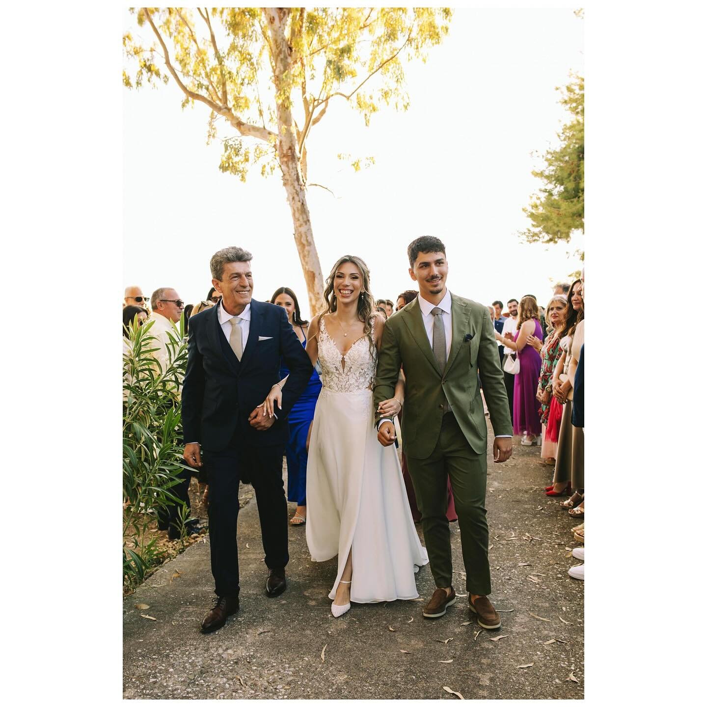 You don&rsquo;t get to SEE 
the shot. You just have to
know you FELT it ! 
By @_wedding_photography
 @meneliondos
.
.
.
.
.
.
.
.
.
#weddingphotographer #mene_wedding
#fearlessphotographers #weddingingreece #weddingphotographergreece #couplesession #
