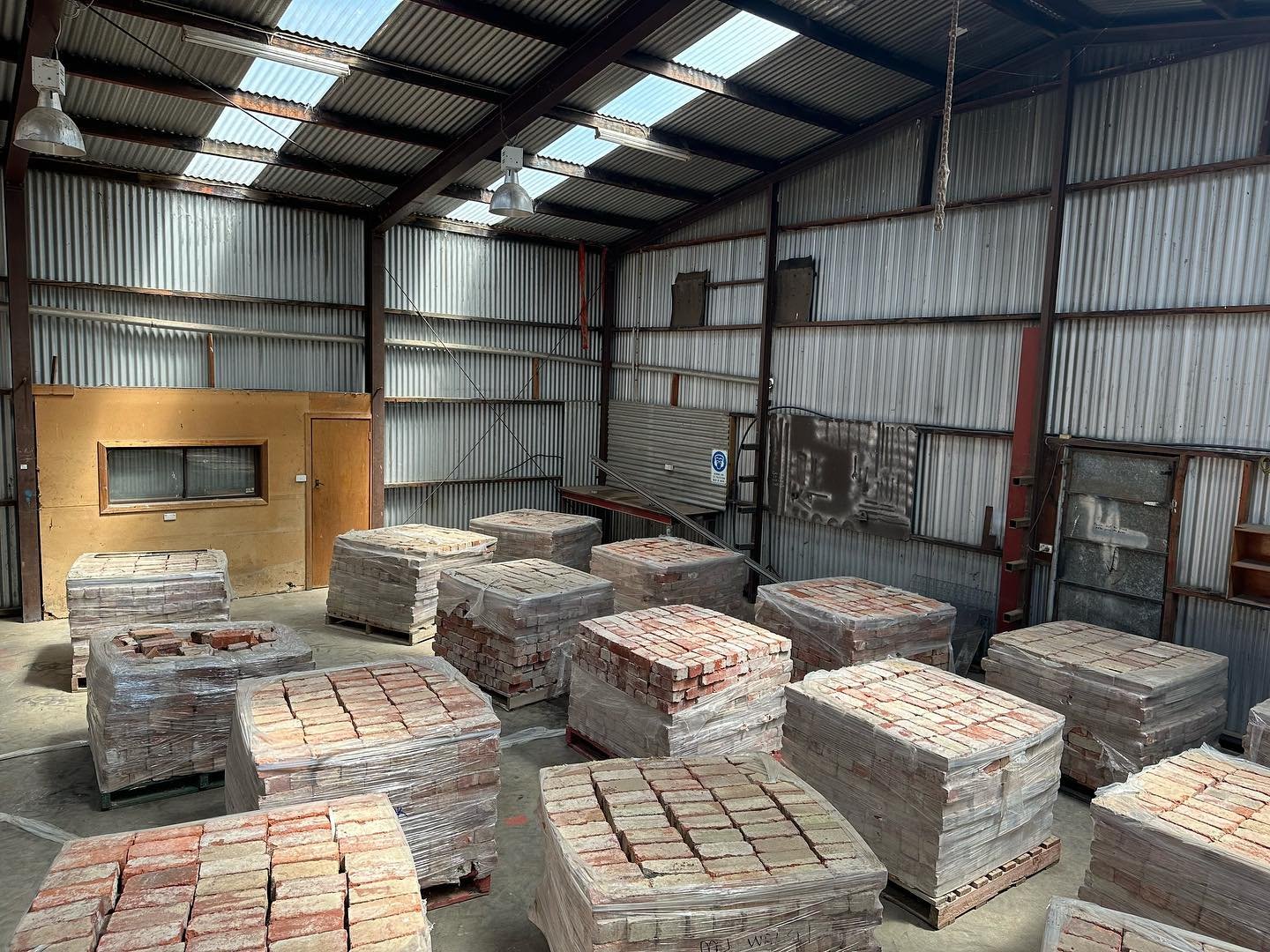 Looking for recycled Clinker Brick? We have plenty in stock!🧱 
These bricks have great character and work well for paving, garden walls or edgings because of their period charm.

Get in touch to find out more. 
#recycledclinkerbricks #clinkerbrick