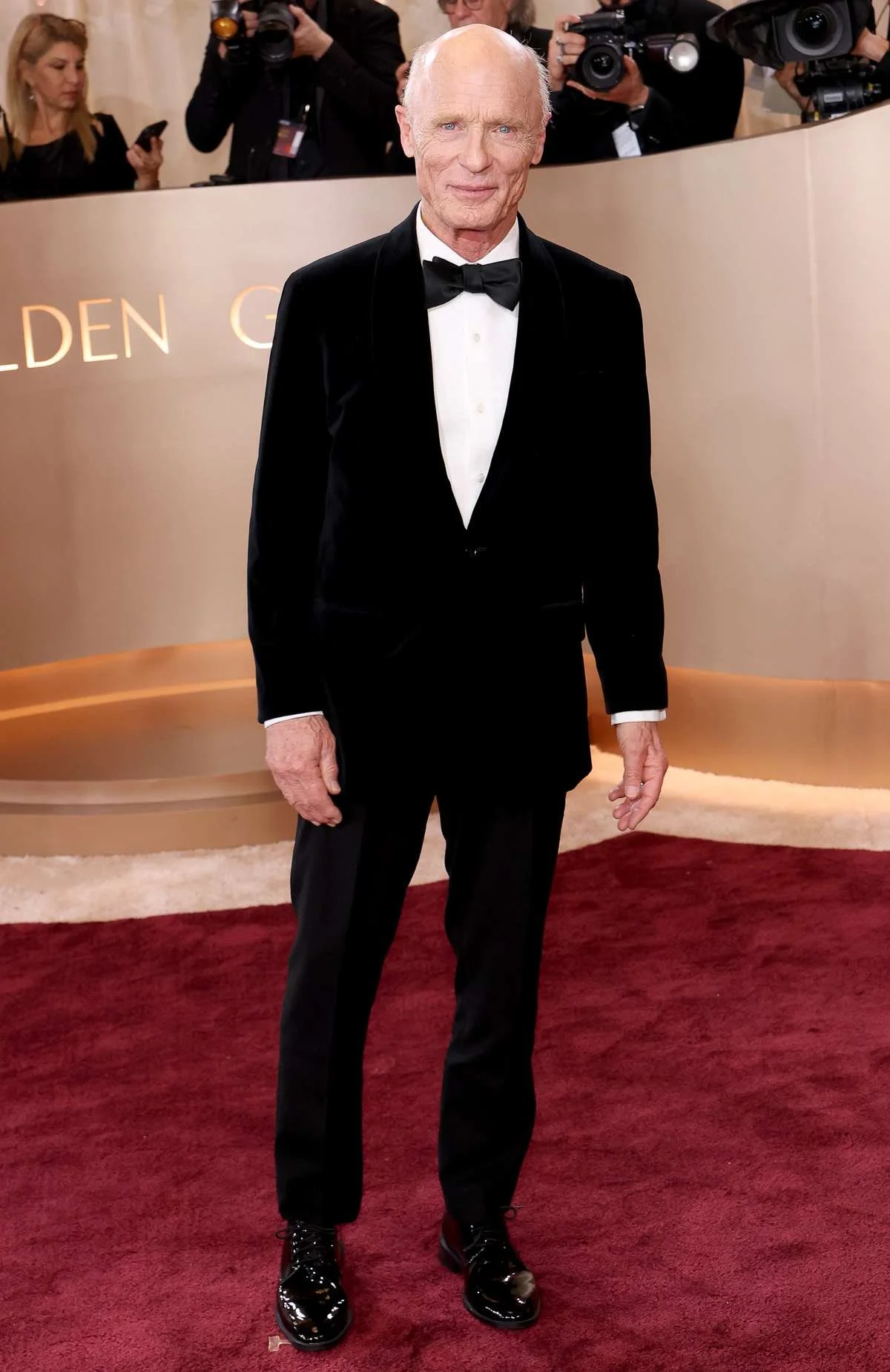 EdHarris-arrivals-golden-globes-2026-dd30324642b8492dbb33d05708d6ce71.jpg