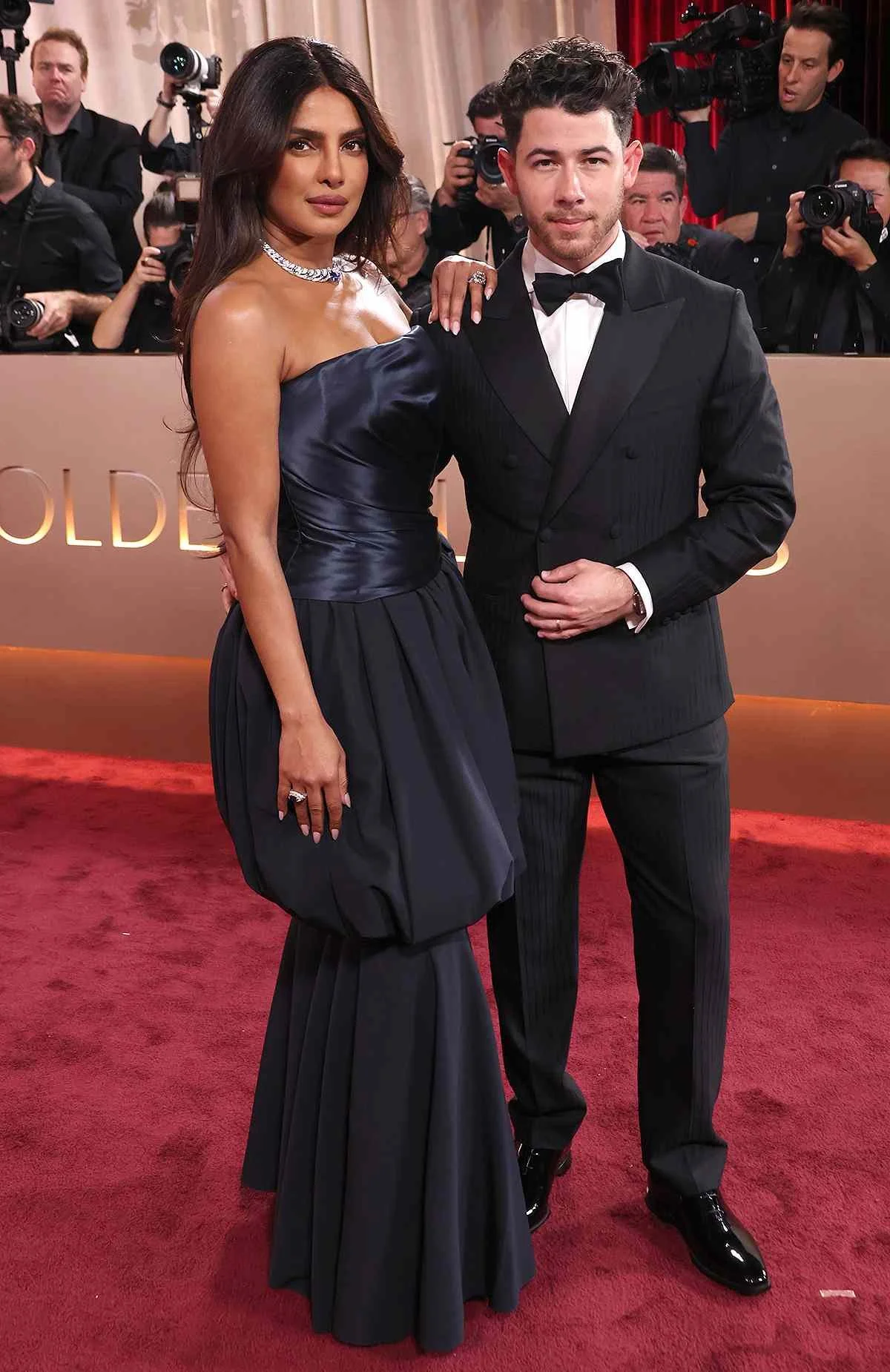priyanka-nick-arrivals-golden-globes-2026-320d4a13056748f4b1512c326e982341.jpg