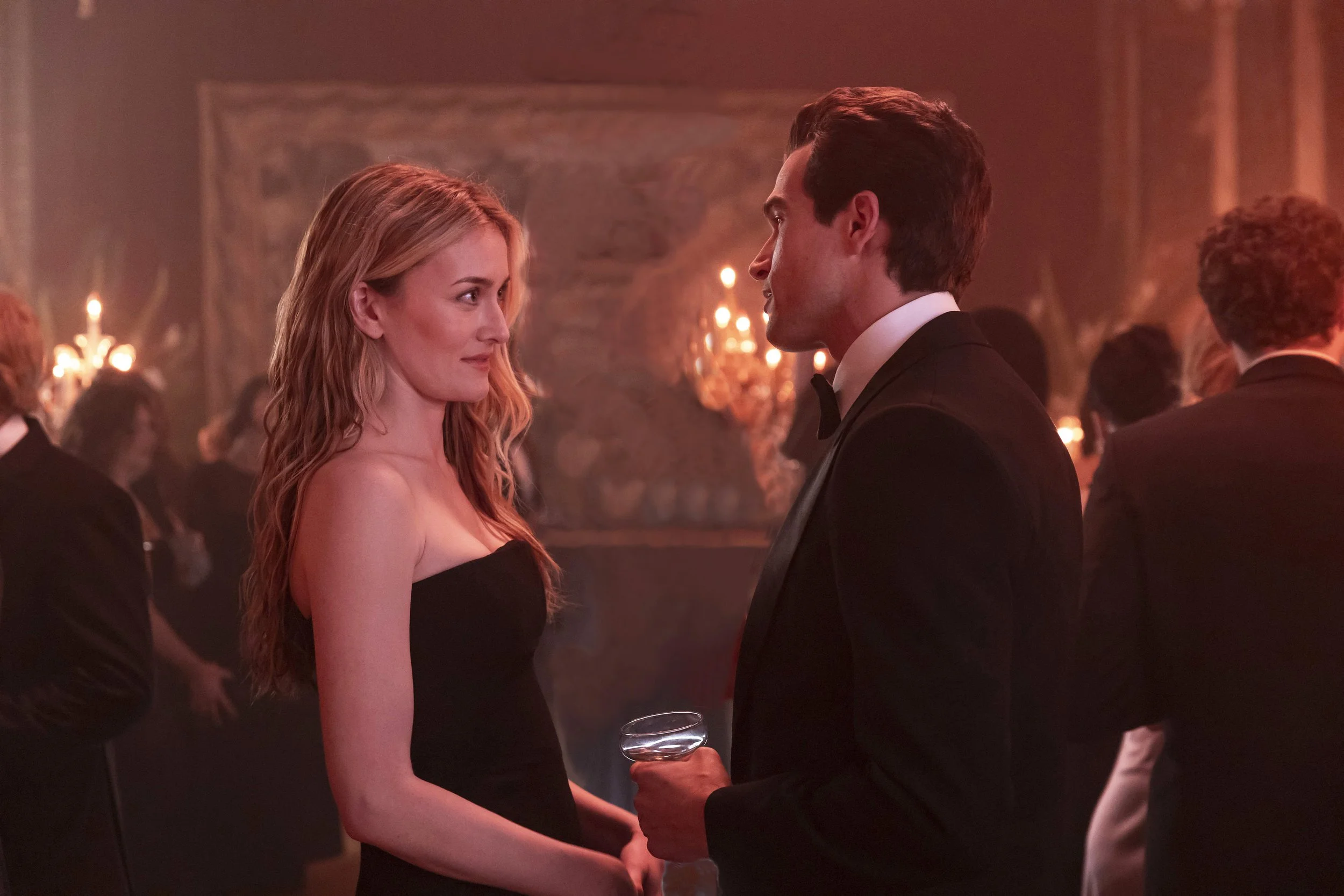  FX's Love Story: John F. Kennedy Jr. & Carolyn Bessette -- "Pilot" -- Season 1, Episode 1 (Airs Thurs., February 12) -- Pictured: (l-r) Sarah Pidgeon as Carolyn Bessette, Paul Anthony Kelly as John F. Kennedy Jr. CR: Eric Liebowitz/FX 