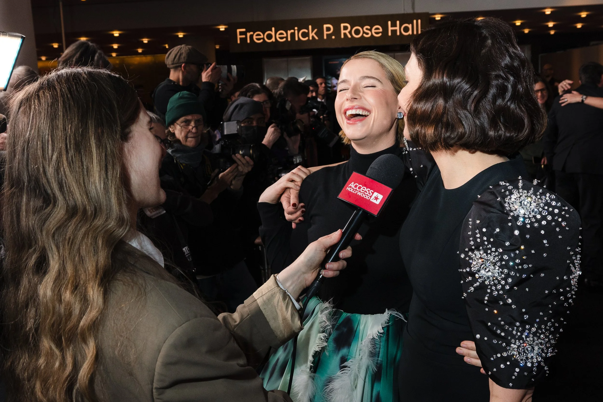 Jessie Buckley and Maggie Gyllenhaal