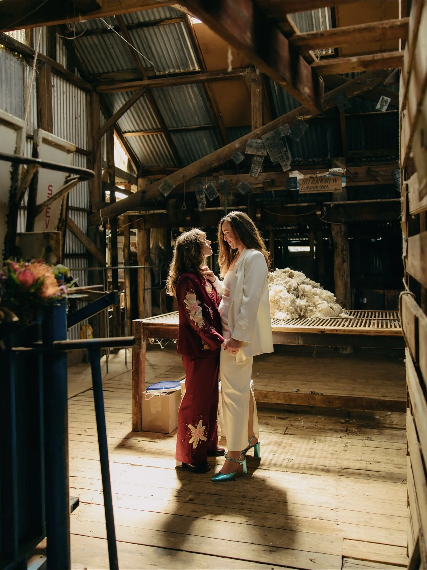 Marita &amp; Steph&rsquo;s farm-chic Les Fest was a wedding for the ages!! Playful, stylish, heartfelt, and relaxed, it was a day that truly reflected them. Set on Steph&rsquo;s family farm and surrounded by friends, family, and their beloved &lsquo;