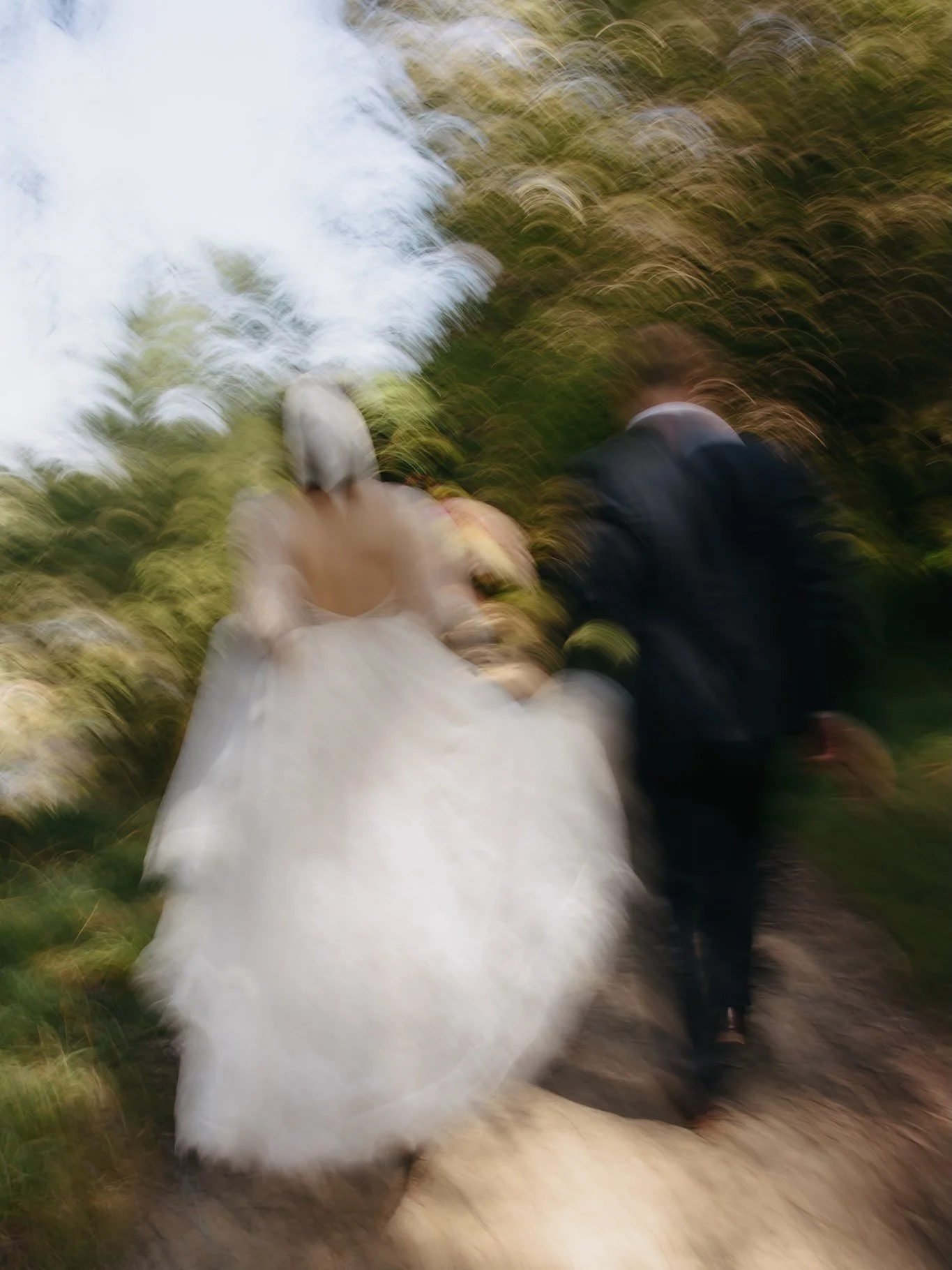 SOPHIE &amp; SIMON🌿 It was a nice day for a walk in the park. So we did that. And then we thought, it&rsquo;s also a nice day for a wedding and a bit of cake. So we did that too! It was a treat, from park to finish🍰

Celebrant: Nat Sproal @natsproa