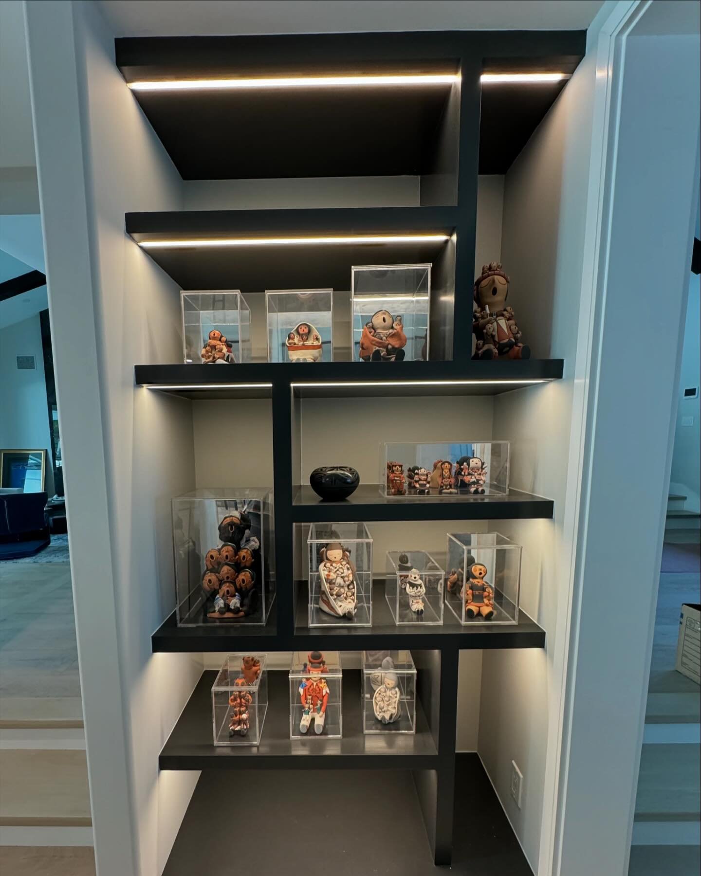 Lighting on cabinets is always a great way to add a touch of luxury to your home. Specially if you have awesome artifacts to display!
#electrician #electricalcontractor #contractor #contractorsofinsta #lighting